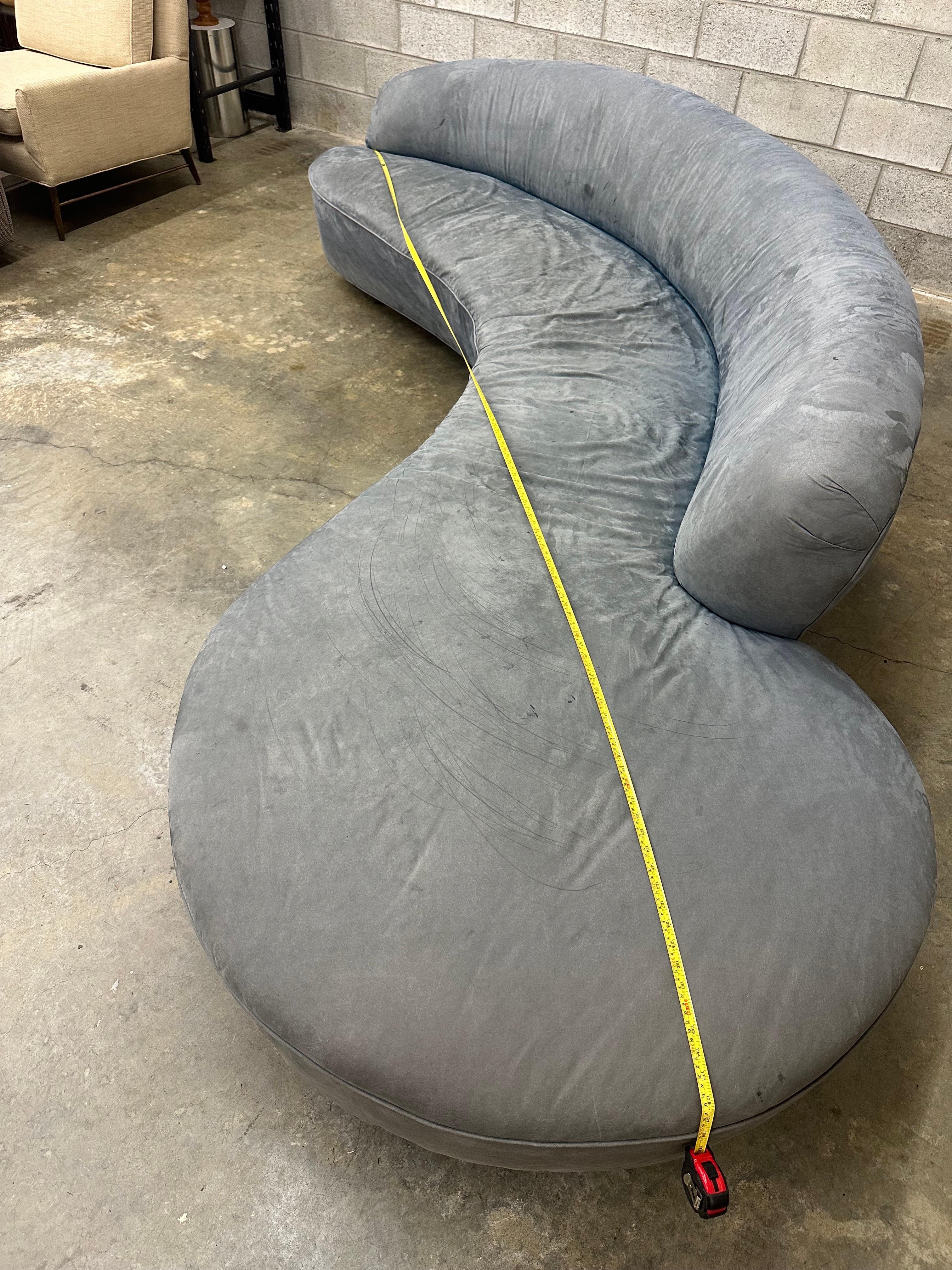 2000s Monumental Vladimir Kagan Serpentine Sofa For Sale 7