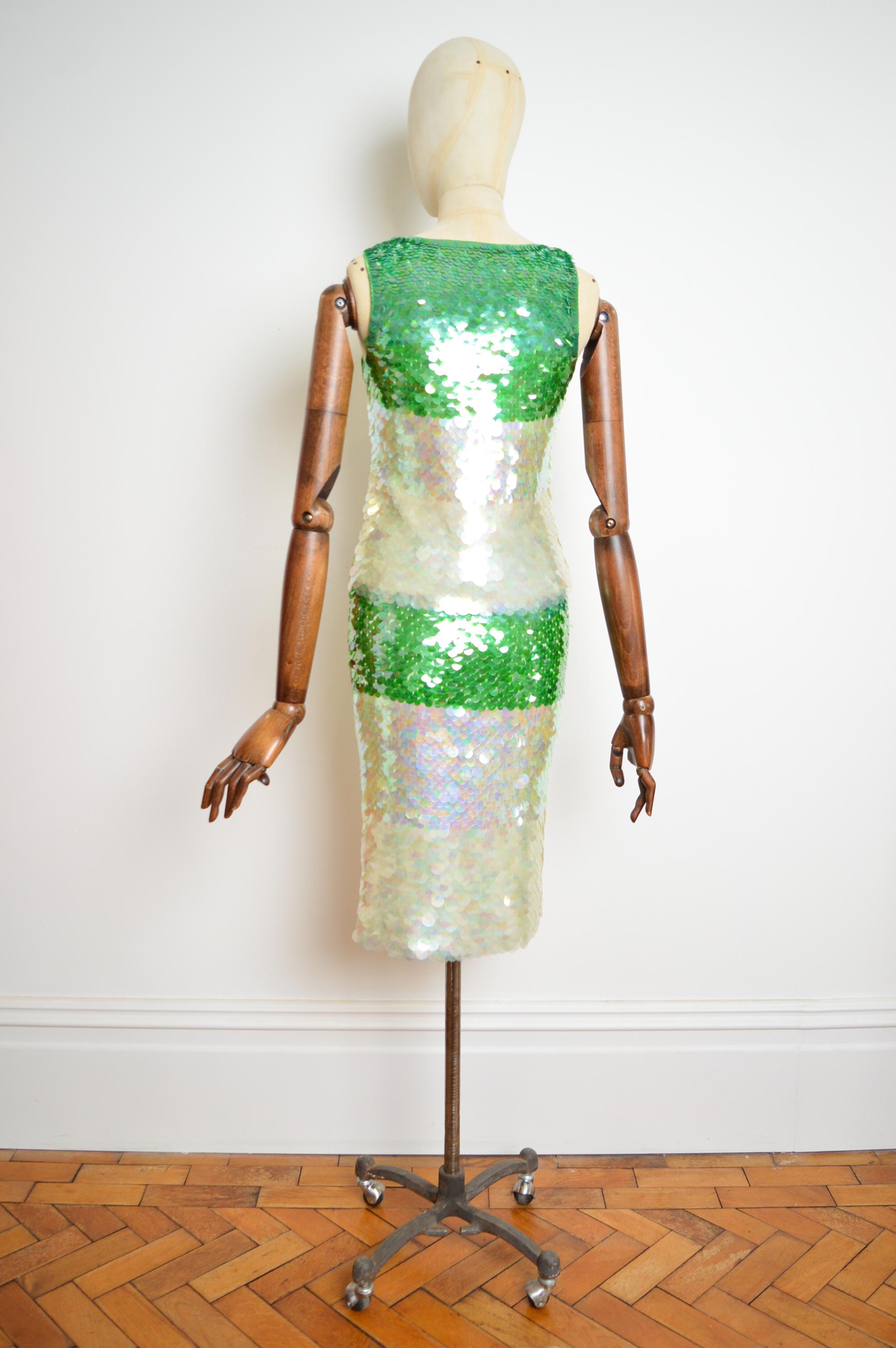 Ensemble débardeur et jupe à paillettes irisées MOSCHINO des années 2000 en vente 5