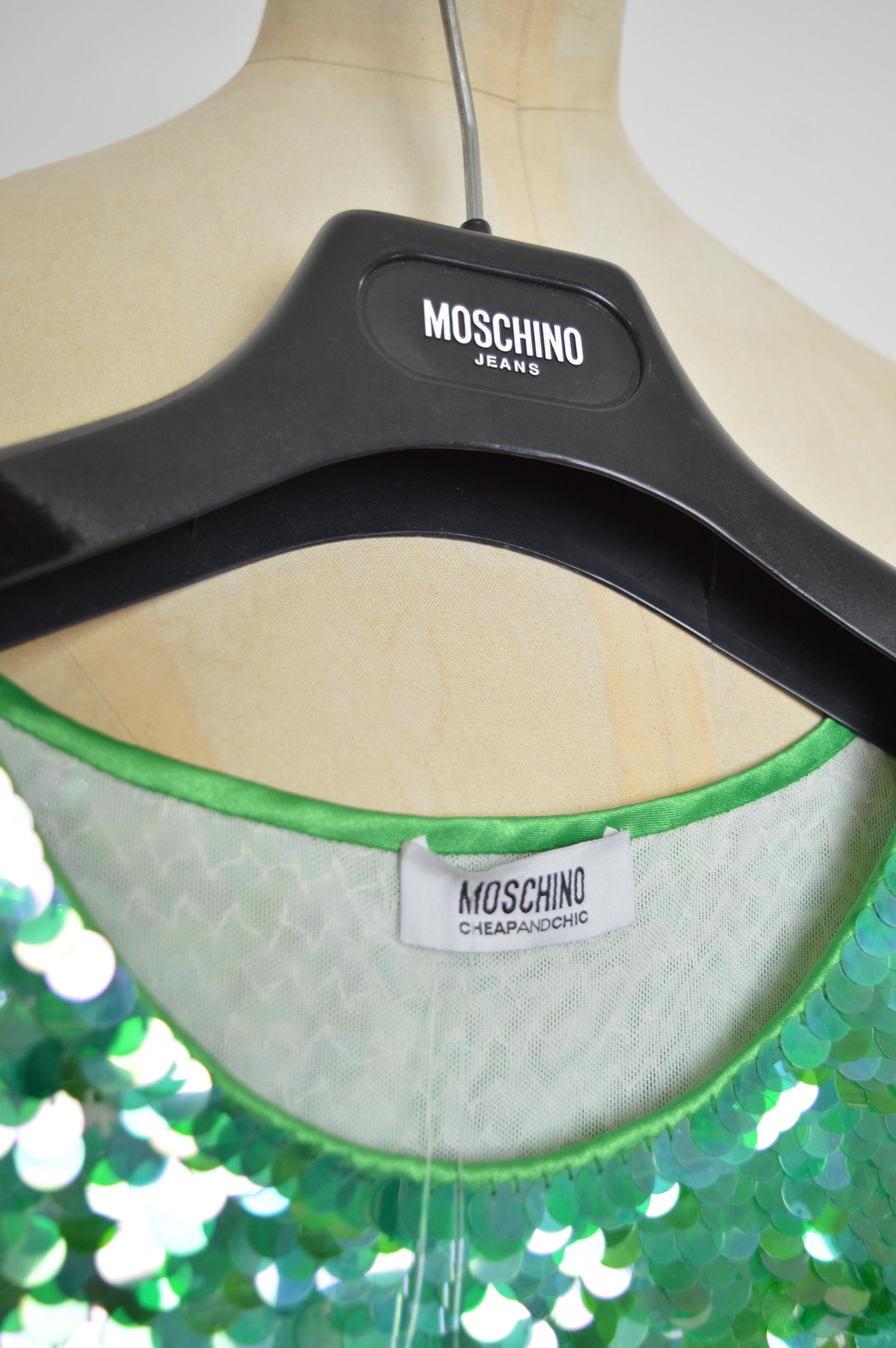 Ensemble débardeur et jupe à paillettes irisées MOSCHINO des années 2000 en vente 8