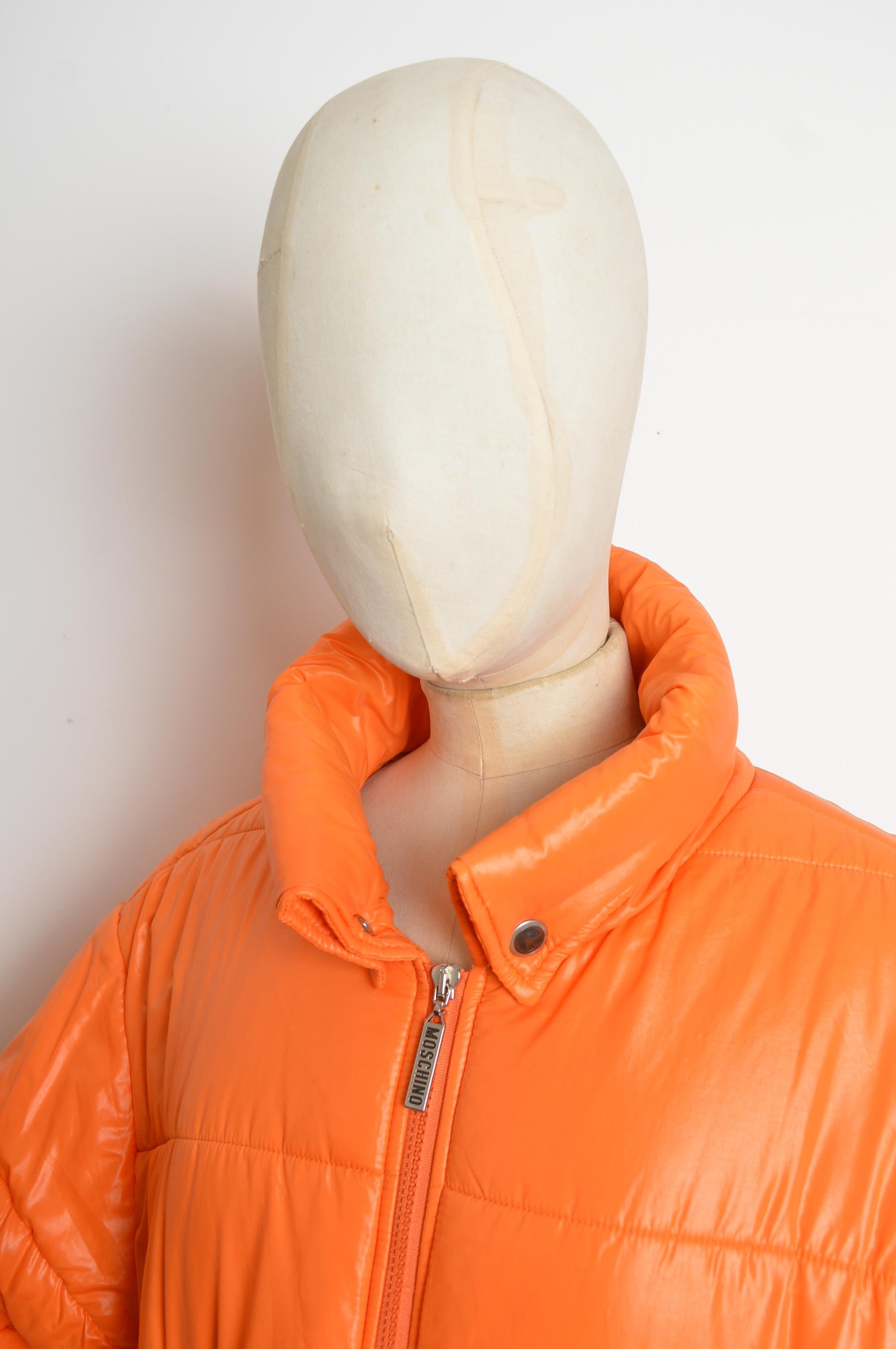 2000's MOSCHINO Orange Oversized Colourful Unisex Logo Puffa Jacket Coat Bon état - En vente à Sheffield, GB