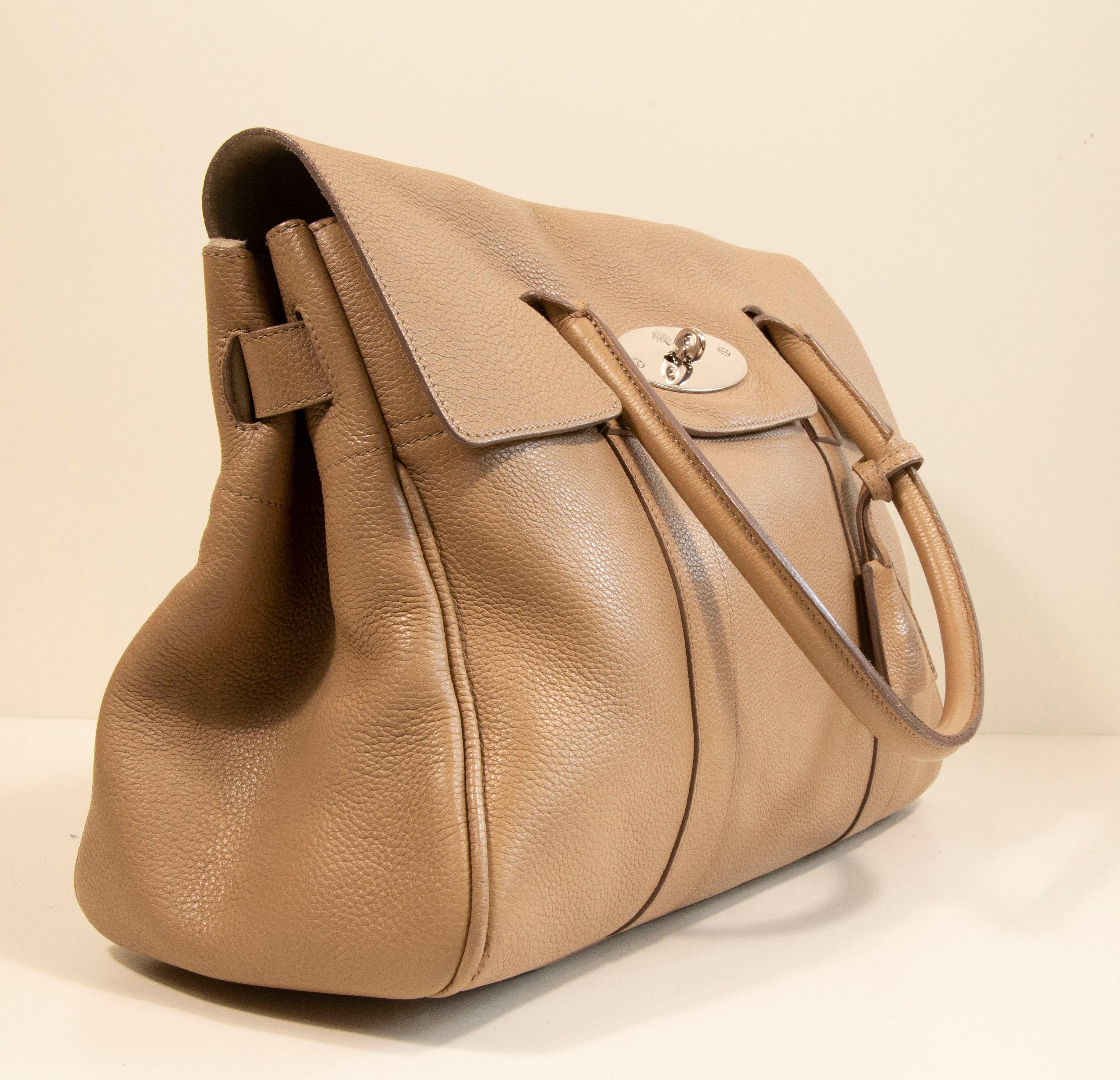 Women's or Men's 2000s Mulberry Beige Leather Bayswater Top Handle Bag For Sale