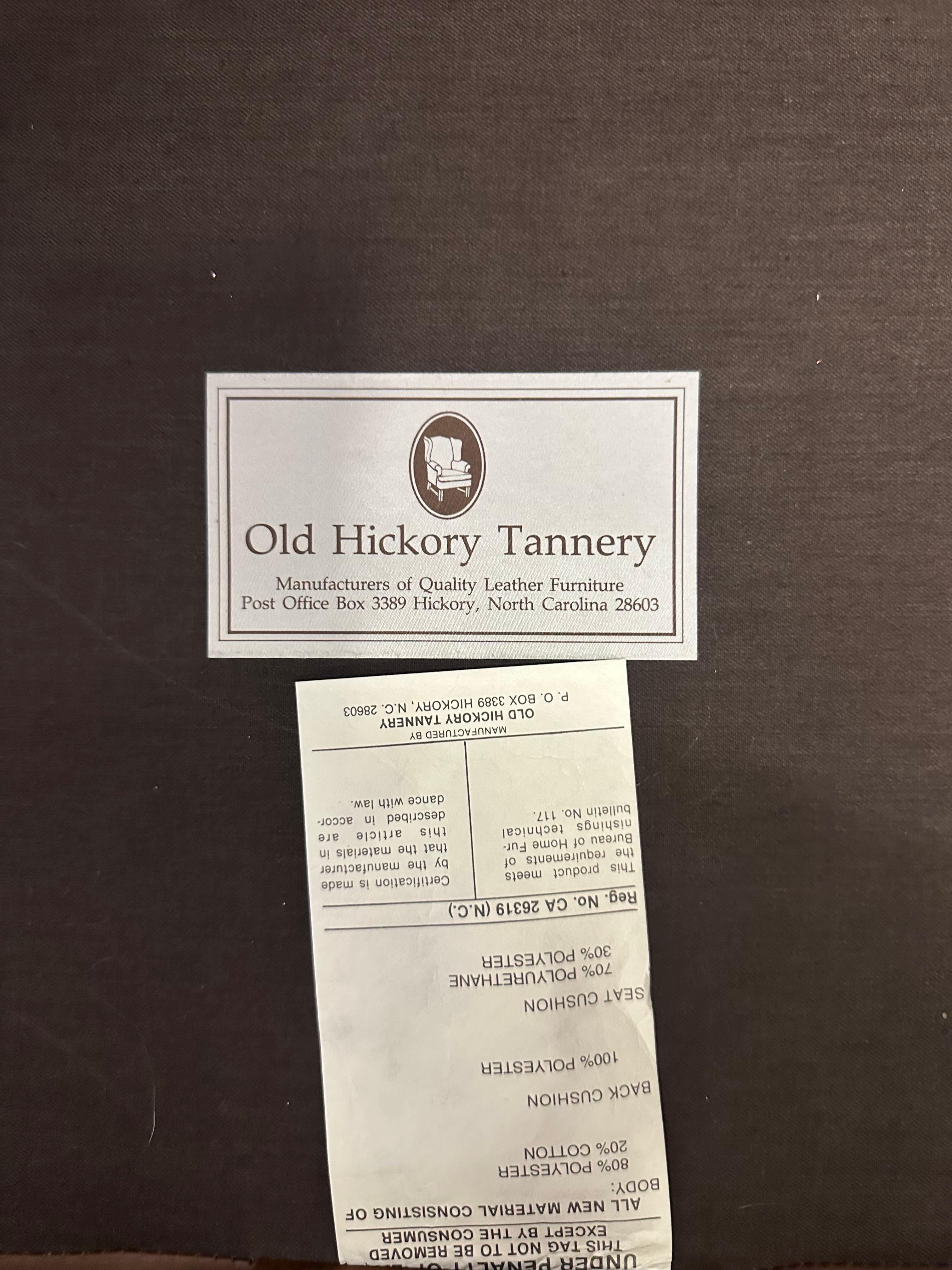 2000s Old Hickory Tannery Sillas de cuero marrón Wingback Piernas Cabriole - un par en venta 7