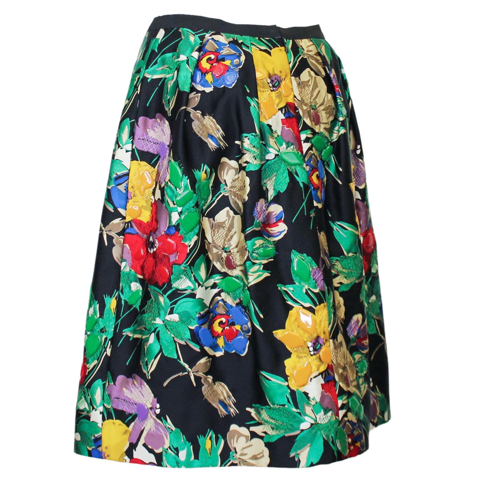 2000s Oscar de al Renta Black Floral Silk Skirt In Good Condition For Sale In Toronto, Ontario