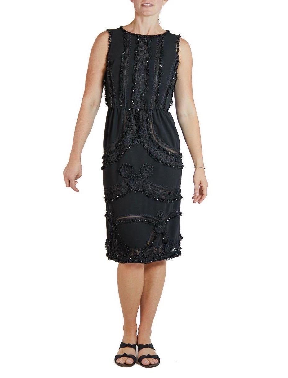 Beautifully made and fully lined in silk chiffon 2000S OSCAR DE LA RENTA Black Silk & Wool Challis Beaded Lace Cocktail Dress 