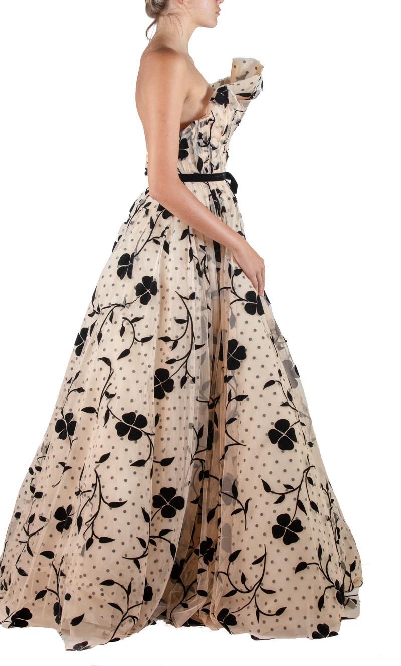 2000S Oscar De La Renta Blush Pink Nylon Tulle Strapless Gown With Black Velvet In Excellent Condition For Sale In New York, NY