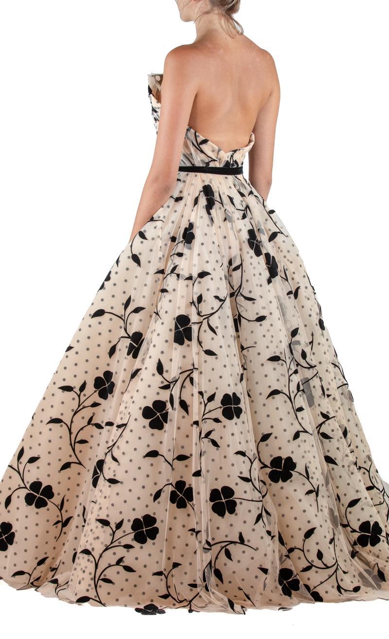 2000S Oscar De La Renta Blush Pink Nylon Tulle Strapless Gown With Black Velvet For Sale 1