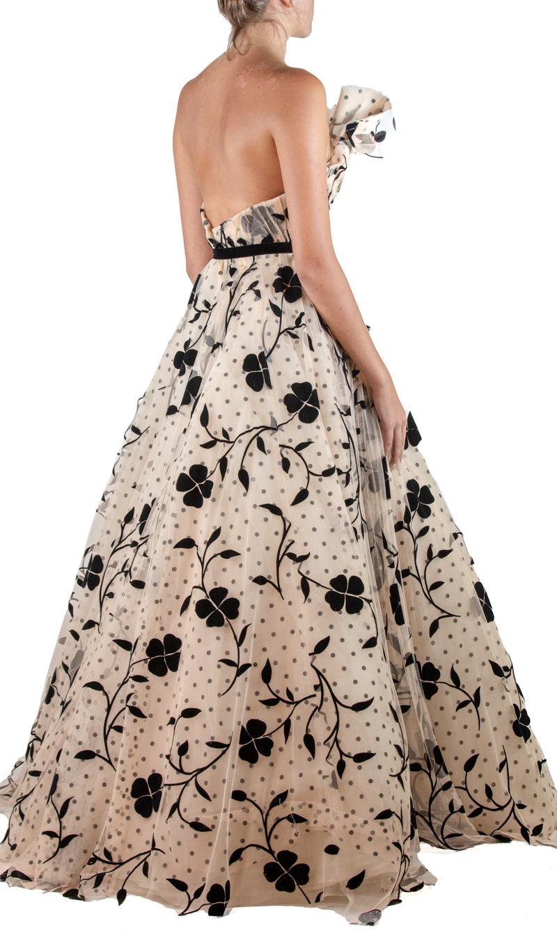 2000S Oscar De La Renta Blush Pink Nylon Tulle Strapless Gown With Black Velvet For Sale 3