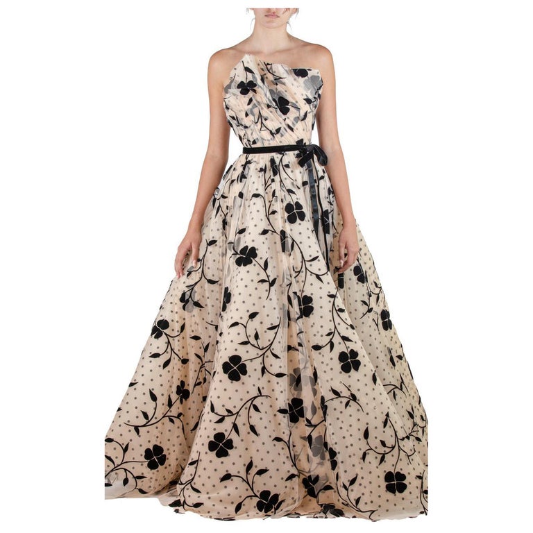 2000S Oscar De La Renta Blush Pink Nylon Tulle Strapless Gown With Black  Velvet For Sale at 1stDibs