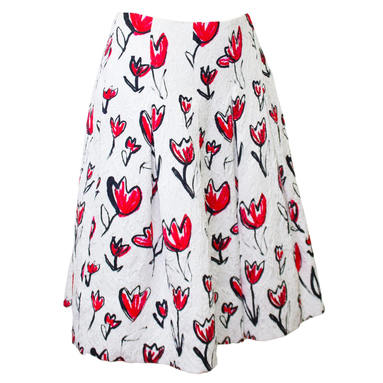 Early 2000s Oscar de la Renta flared skirt with all over 'drawn' tulip print. The skirt has side pockets and zips up the side. The textured cotton/viscose fabric has some weight to it but is also light due to the fitted pleated style of the skirt.