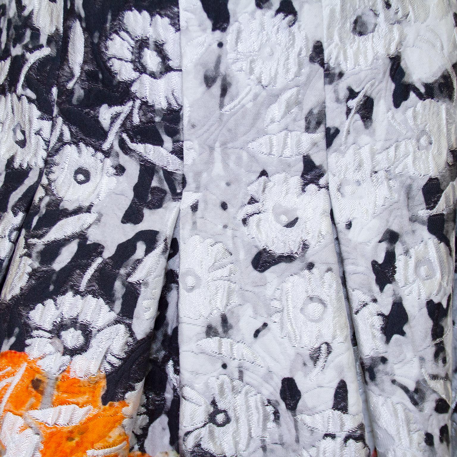 2000s Oscar De La Renta Watercolor Flower Skirt In Good Condition For Sale In Toronto, Ontario