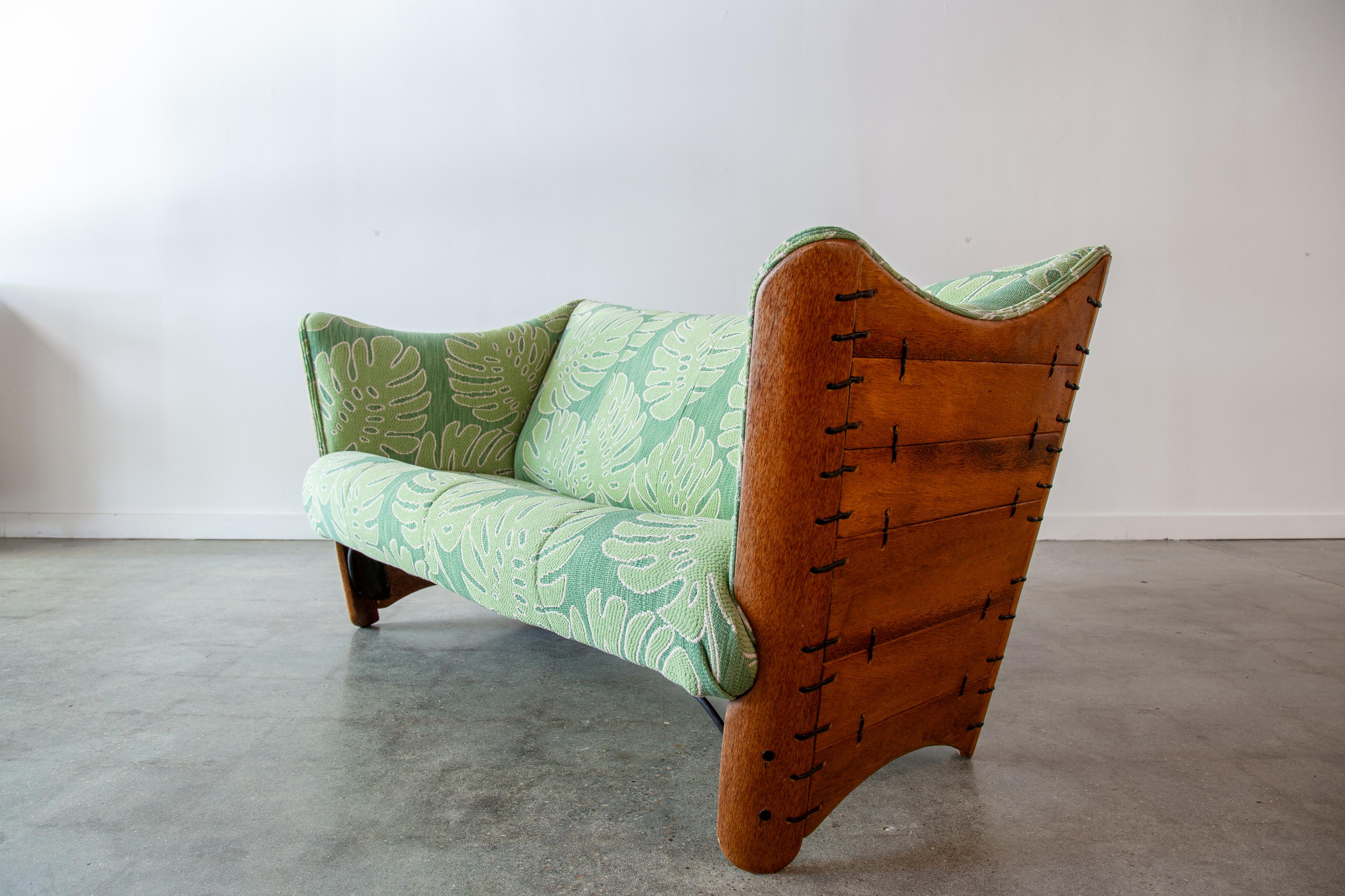 2000s Pacific Green Cayenne Loveseat Sofa in new Palm Leaf Upholstery Palm wood In Good Condition In Virginia Beach, VA