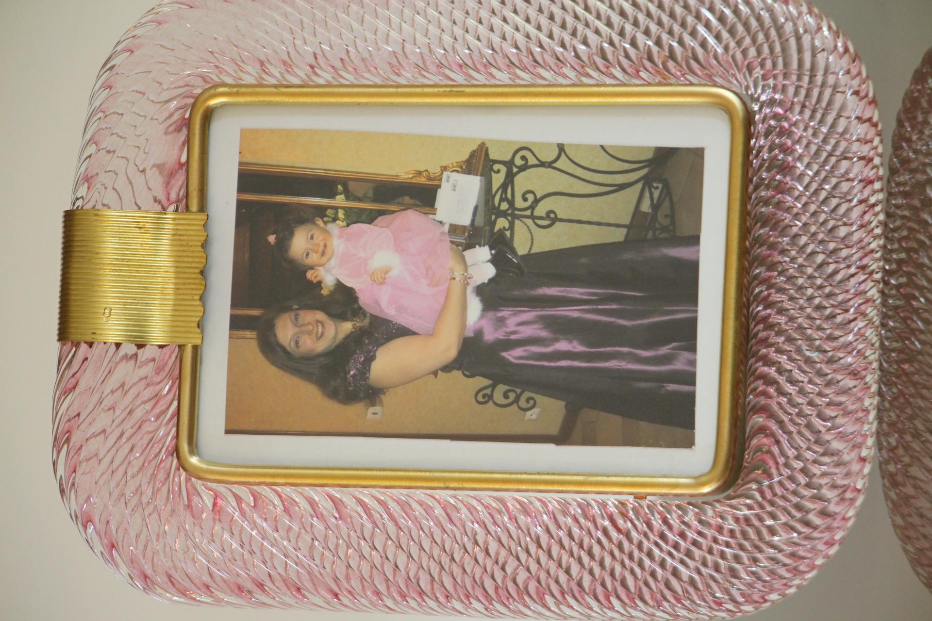XXIe siècle et contemporain Cadre photo torsadé rose des années 2000 en verre de Murano et laiton de Barovier e Toso en vente