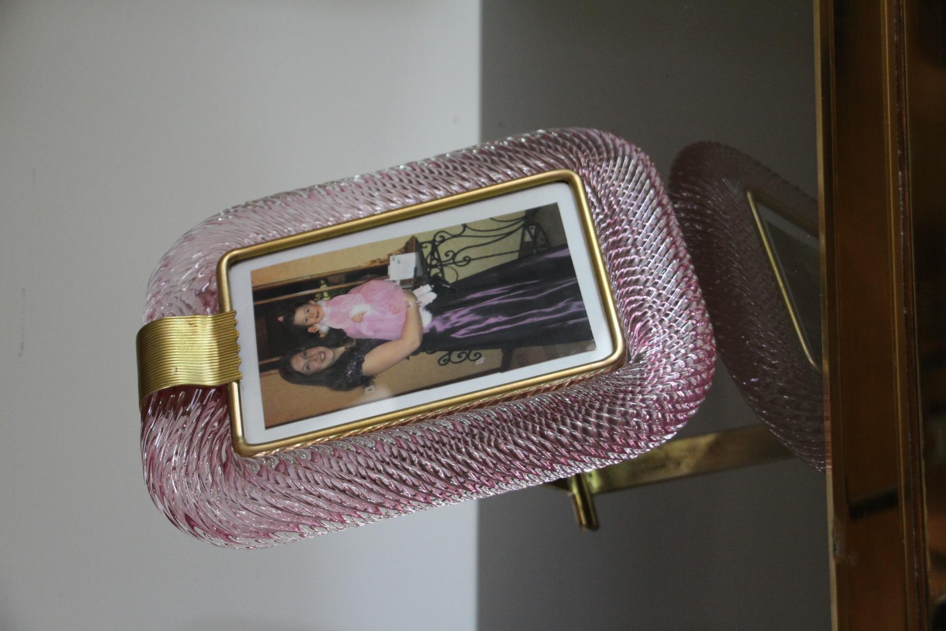 Cadre photo torsadé rose des années 2000 en verre de Murano et laiton de Barovier e Toso en vente 2