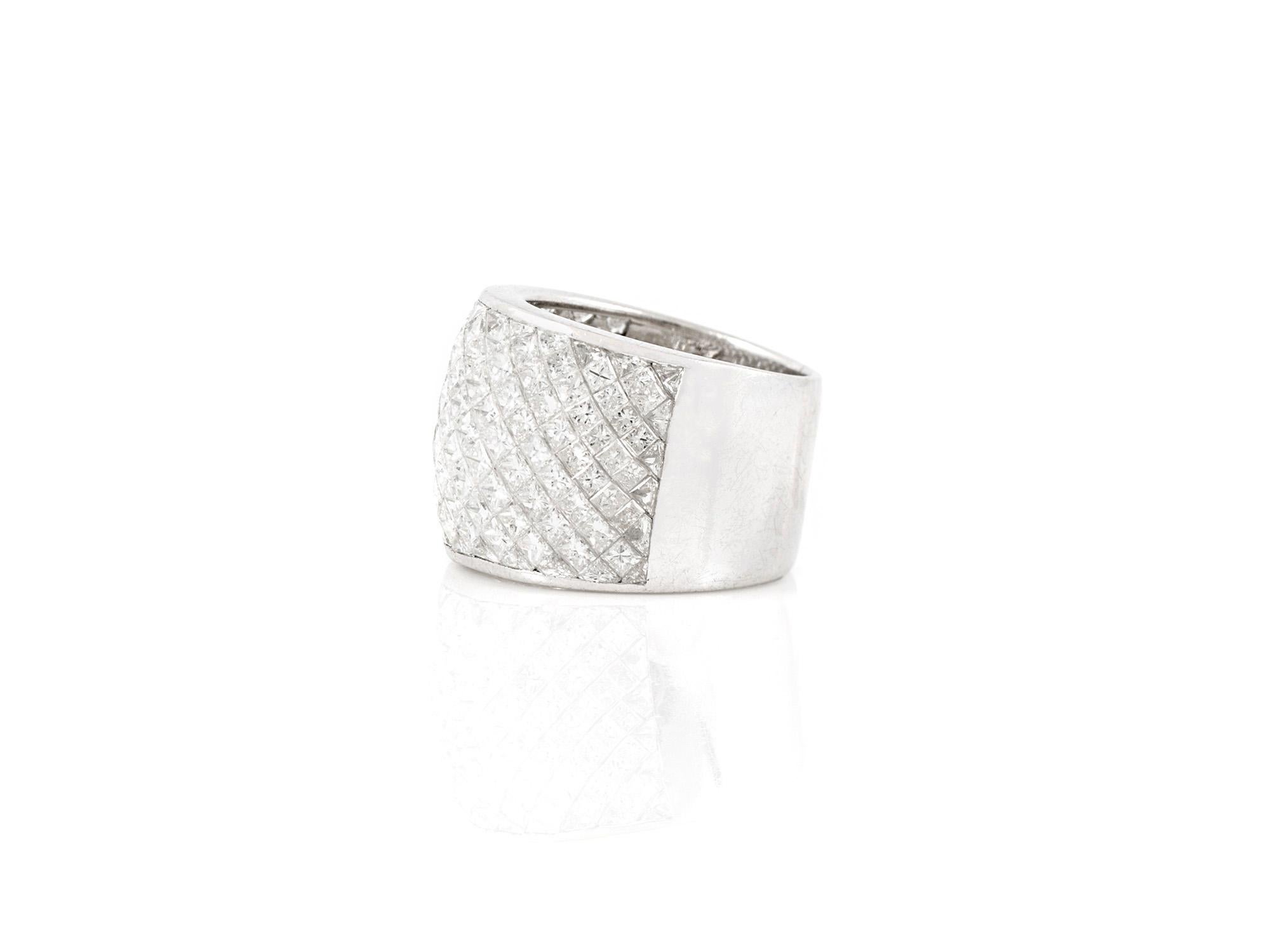 The beautiful ring is finely crafted in platinum with square cut diamonds weighing approximately a total of 6.65 carats.
Invisible setting.
Carat 2000.