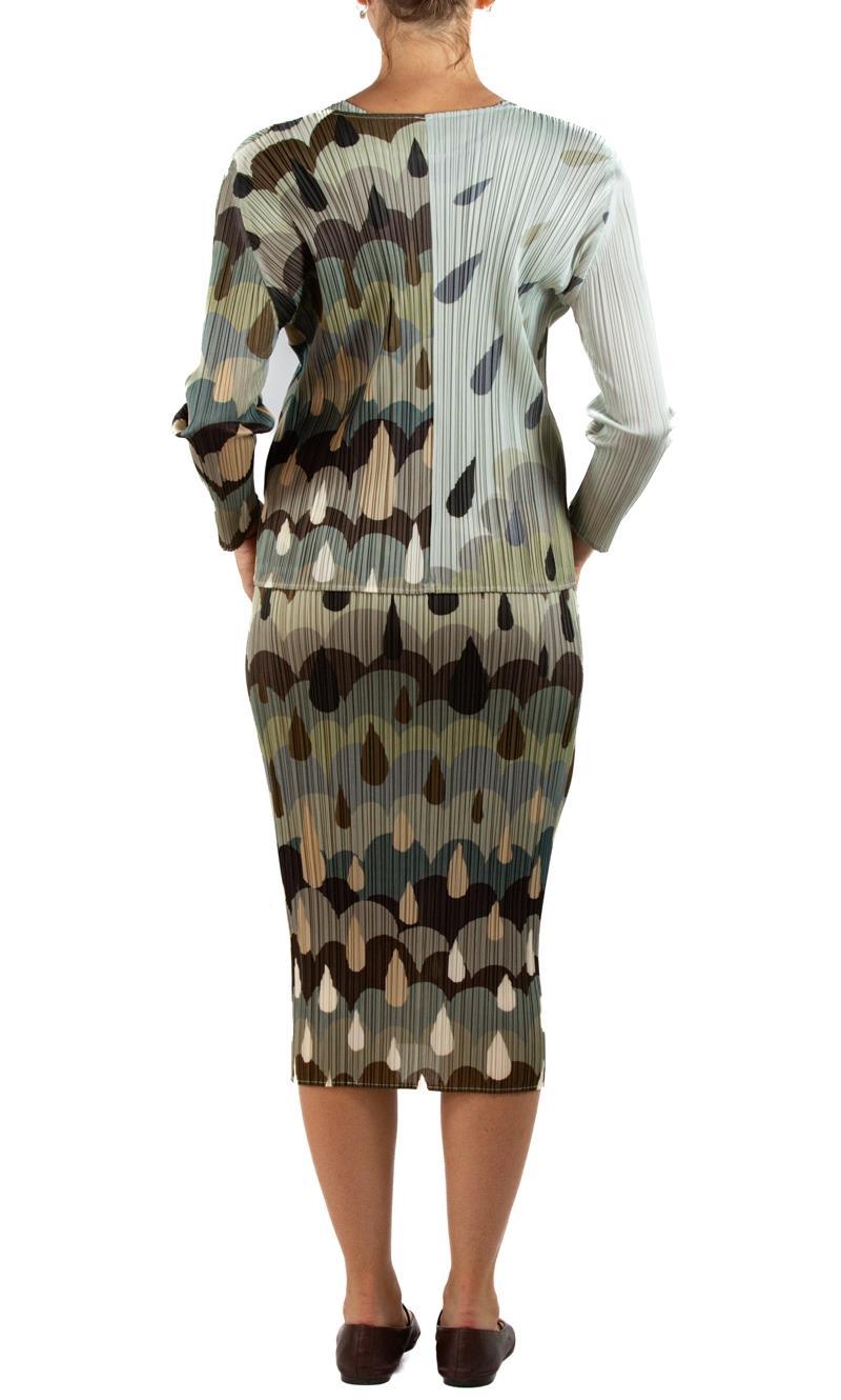 Donna 2000S Pleats Please Issey Miyake Vestito con stampa a pioggia in poliestere grigio ostrica e cachemire in vendita