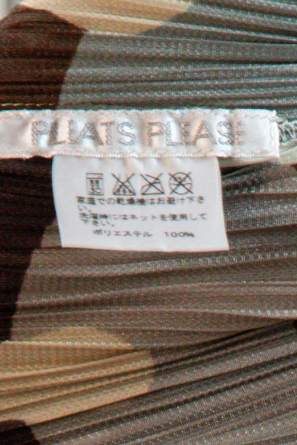 2000S Pleats Please Issey Miyake Vestito con stampa a pioggia in poliestere grigio ostrica e cachemire in vendita 4