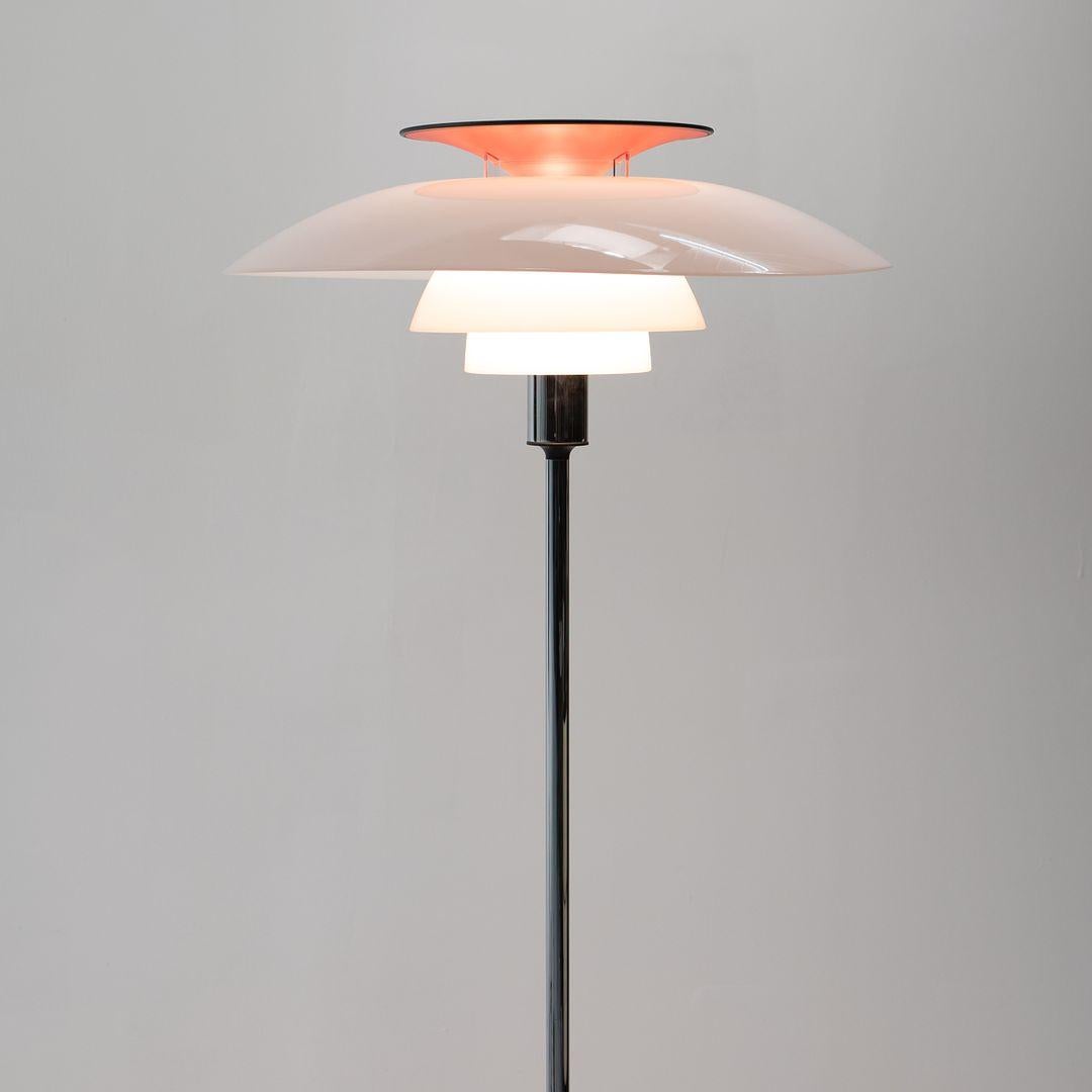 2000s Poul Henningsen para Louis Poulsen PH80 Lámpara de pie con acento rojo en Bueno estado para la venta en Philadelphia, PA