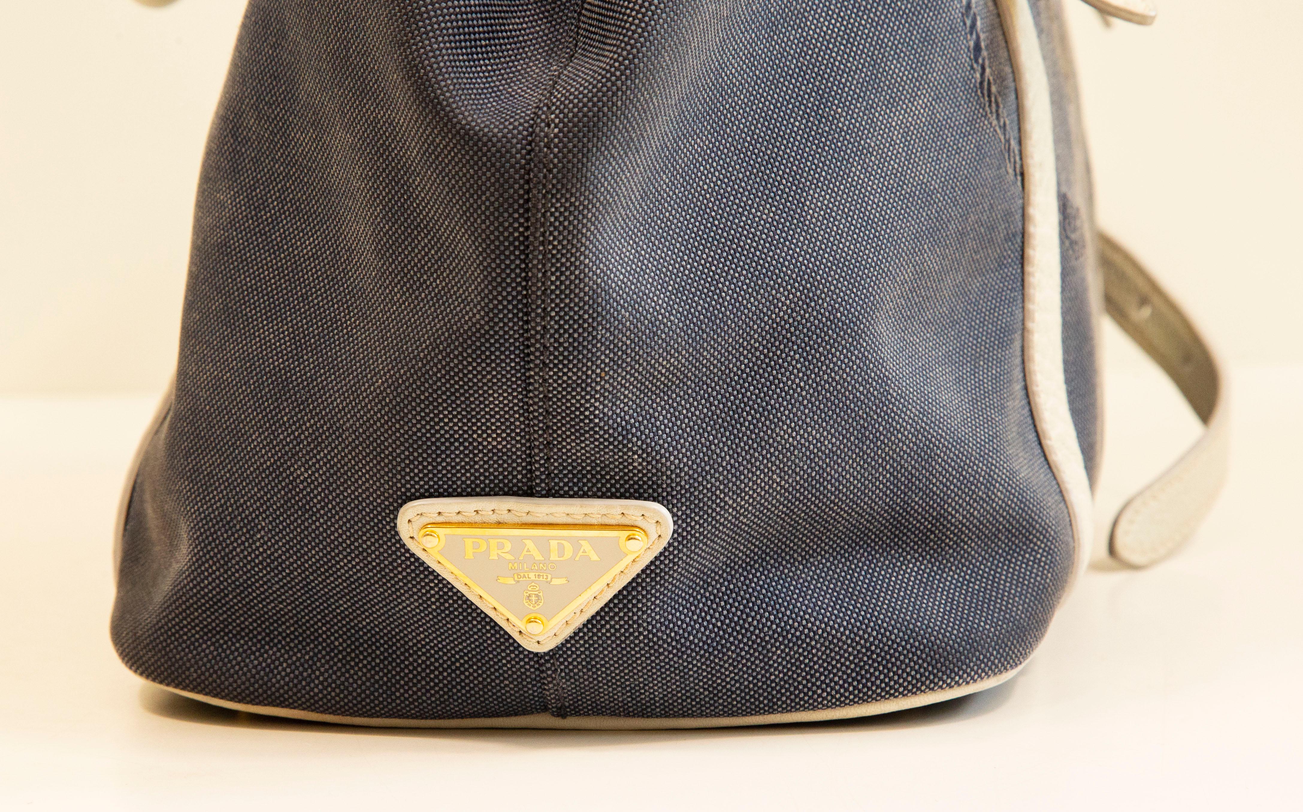 2000s Prada 2-Way Bag in Blue Canvas with White Leather Trim In Good Condition For Sale In Arnhem, NL