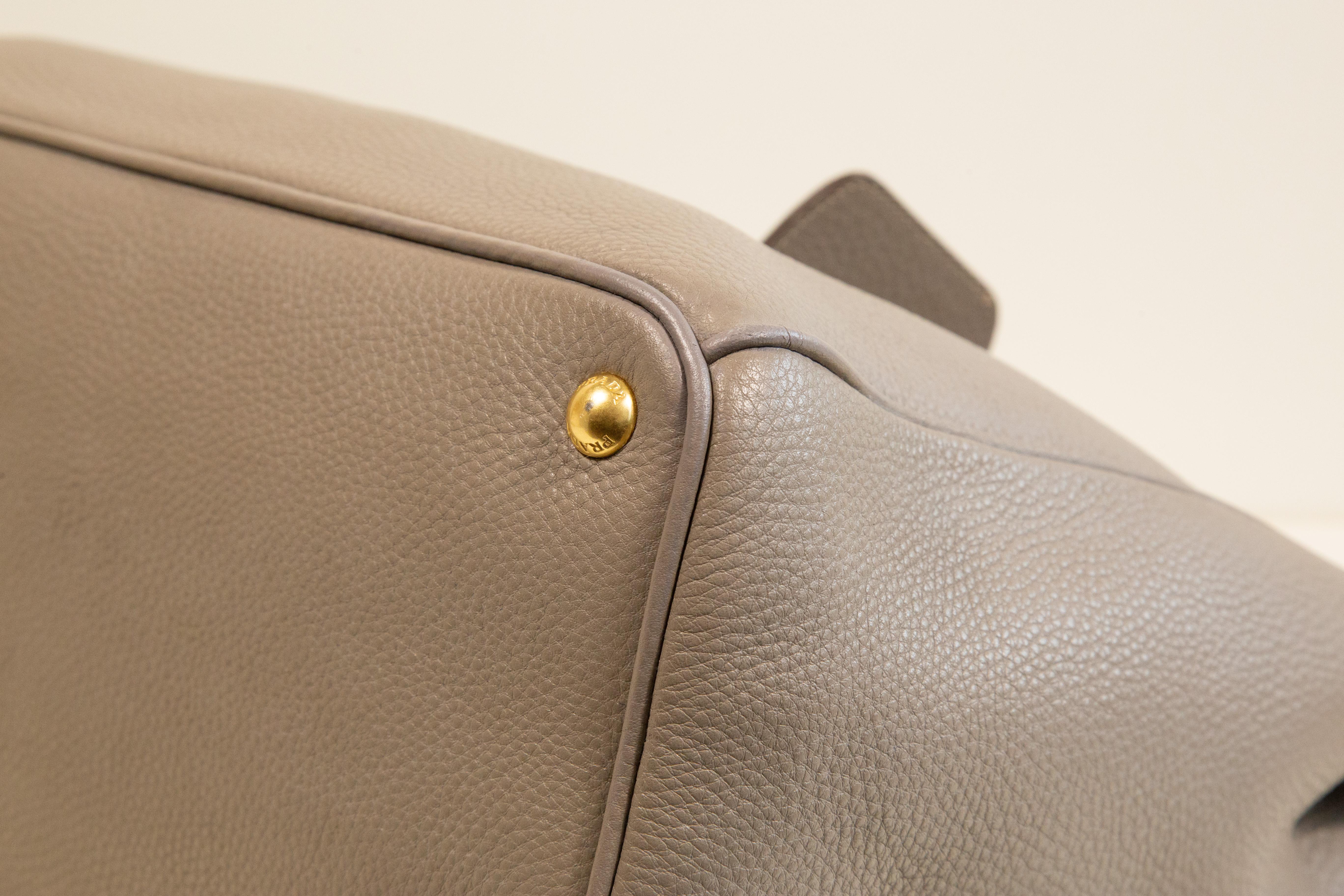 2000s Prada 2 Way Top Handle/Shoulder Bag in Gray Leather For Sale 6