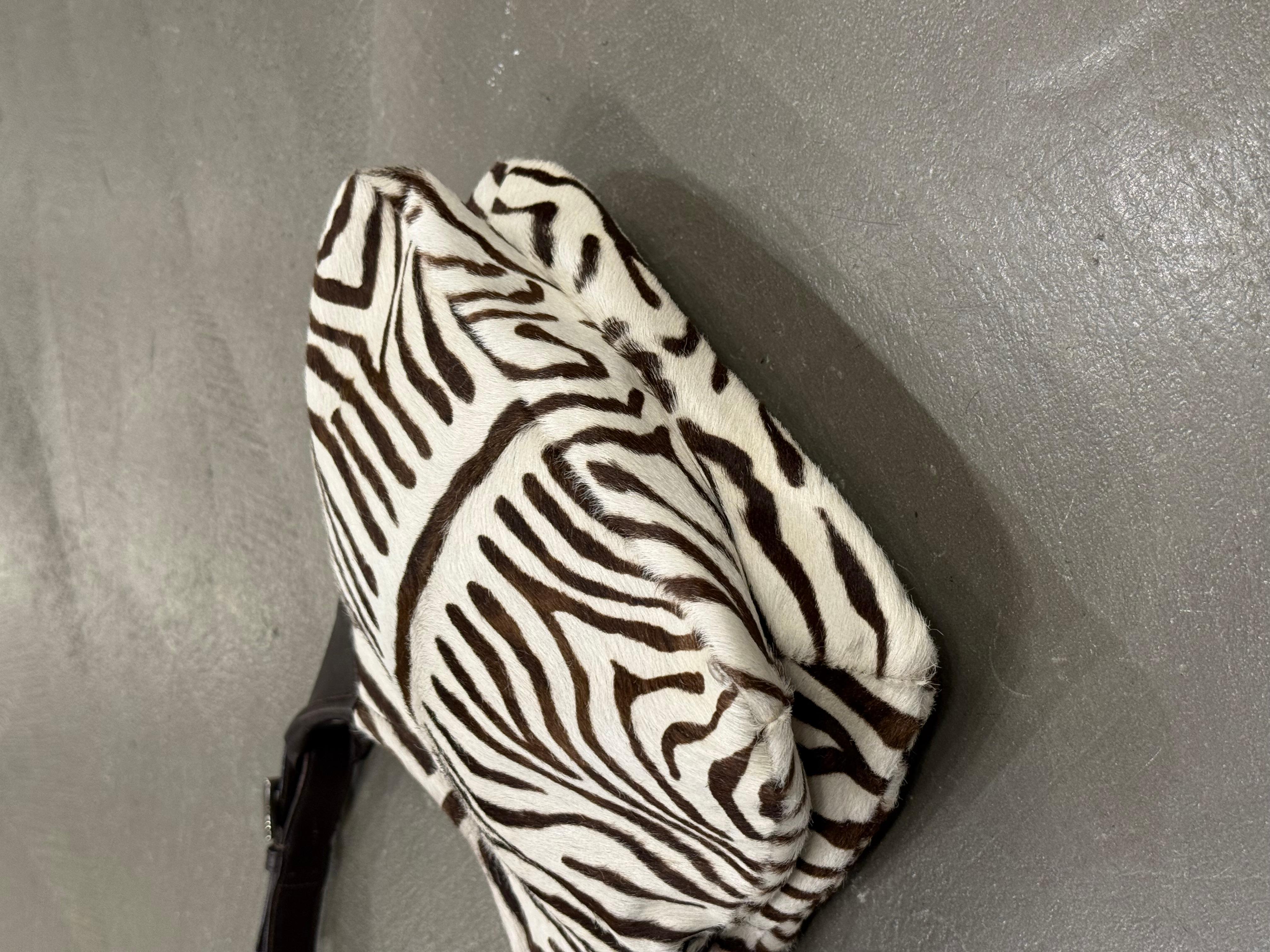 Black 2000s Prada borsa a spalla in cavallino zebrato con inserti in pelle in vendita