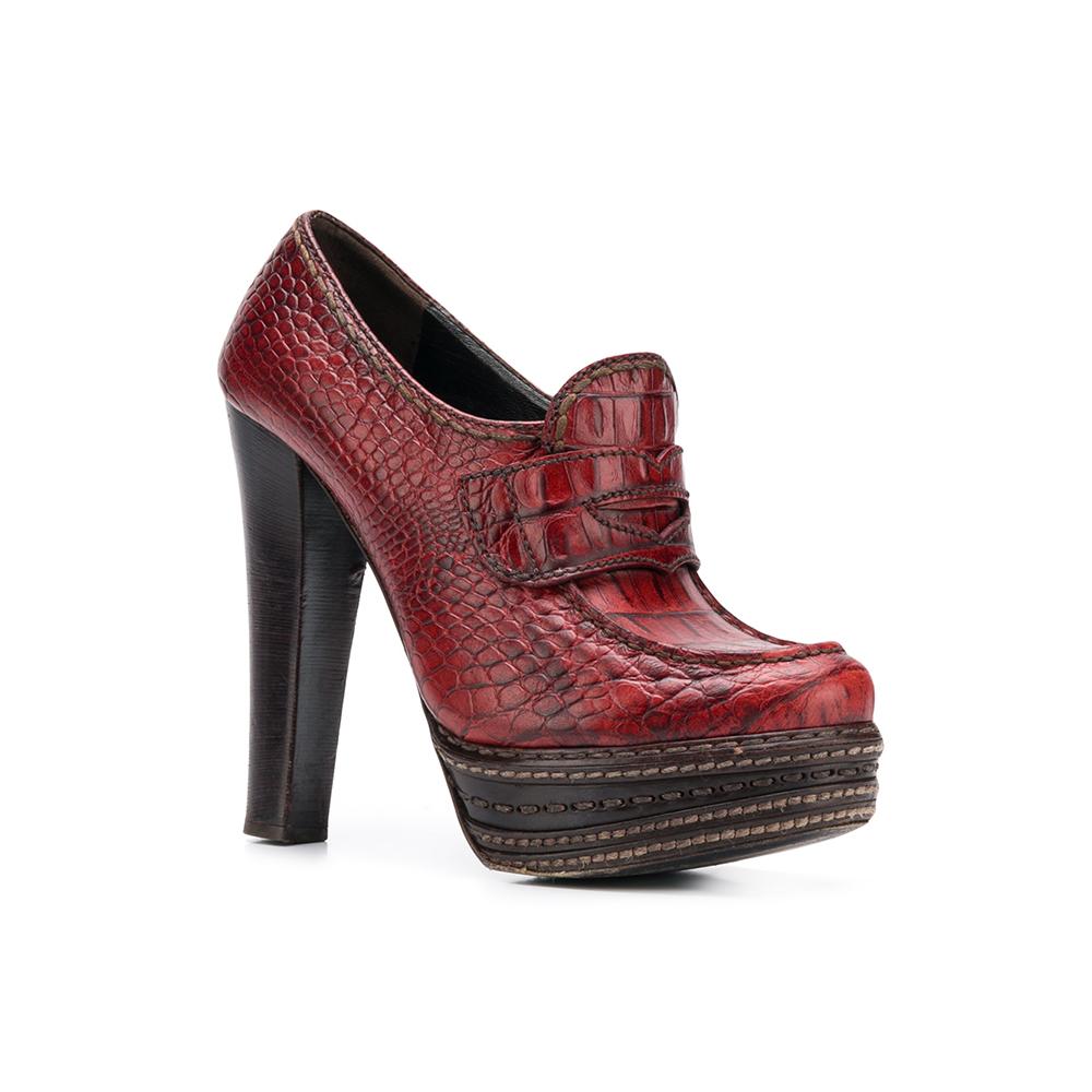 Prada bordeaux crocodile print leather pumps with round toe, beige visible stitchings on the platform.

Years: 2000s

Made in Italy

Size: 36.5 EU

Heels: 12.5 cm
Platform: 3 cm
Length insole: 23 cm