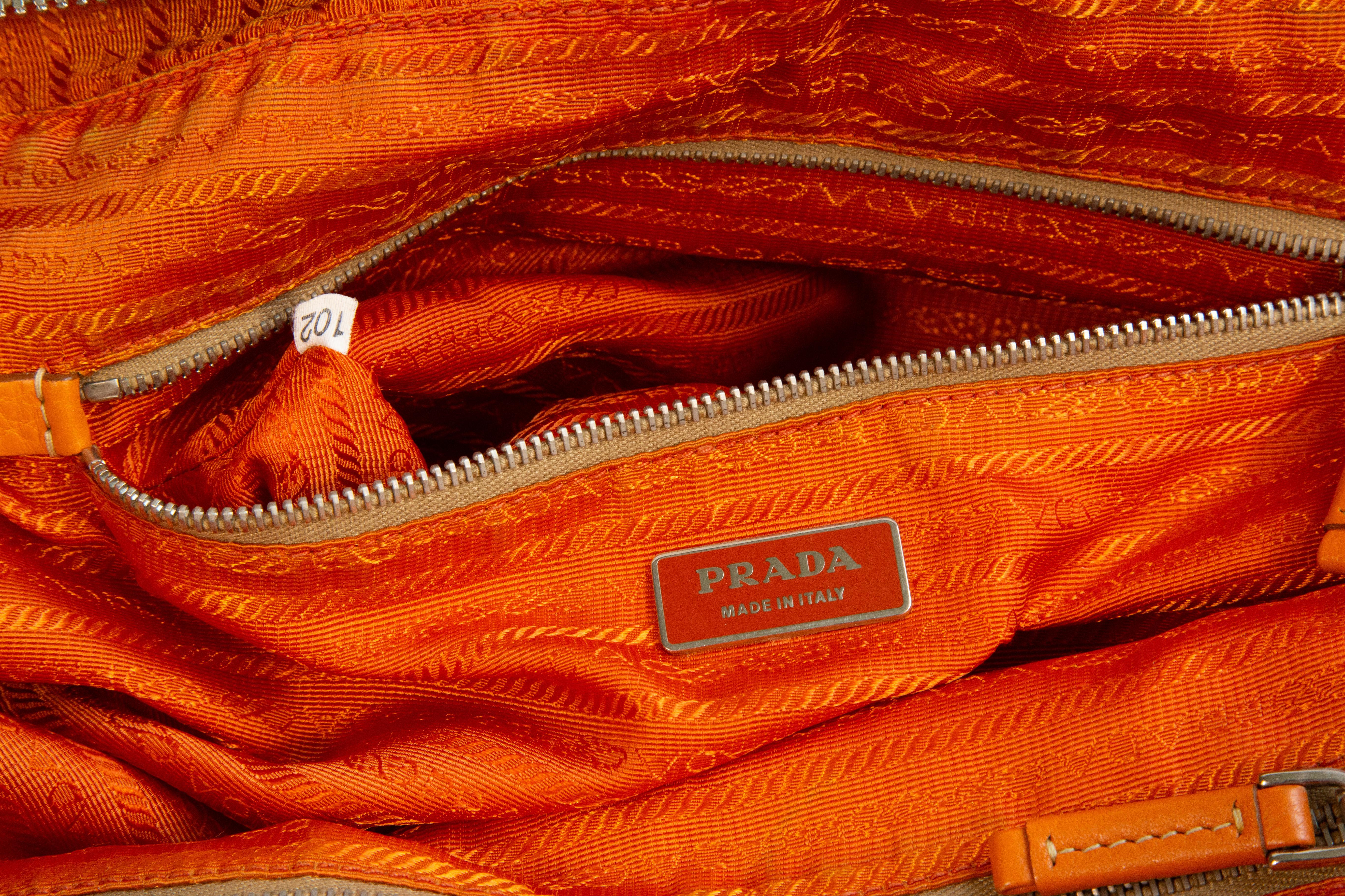 2000s Prada Green and Orange Leather Shoulder Bag For Sale 8