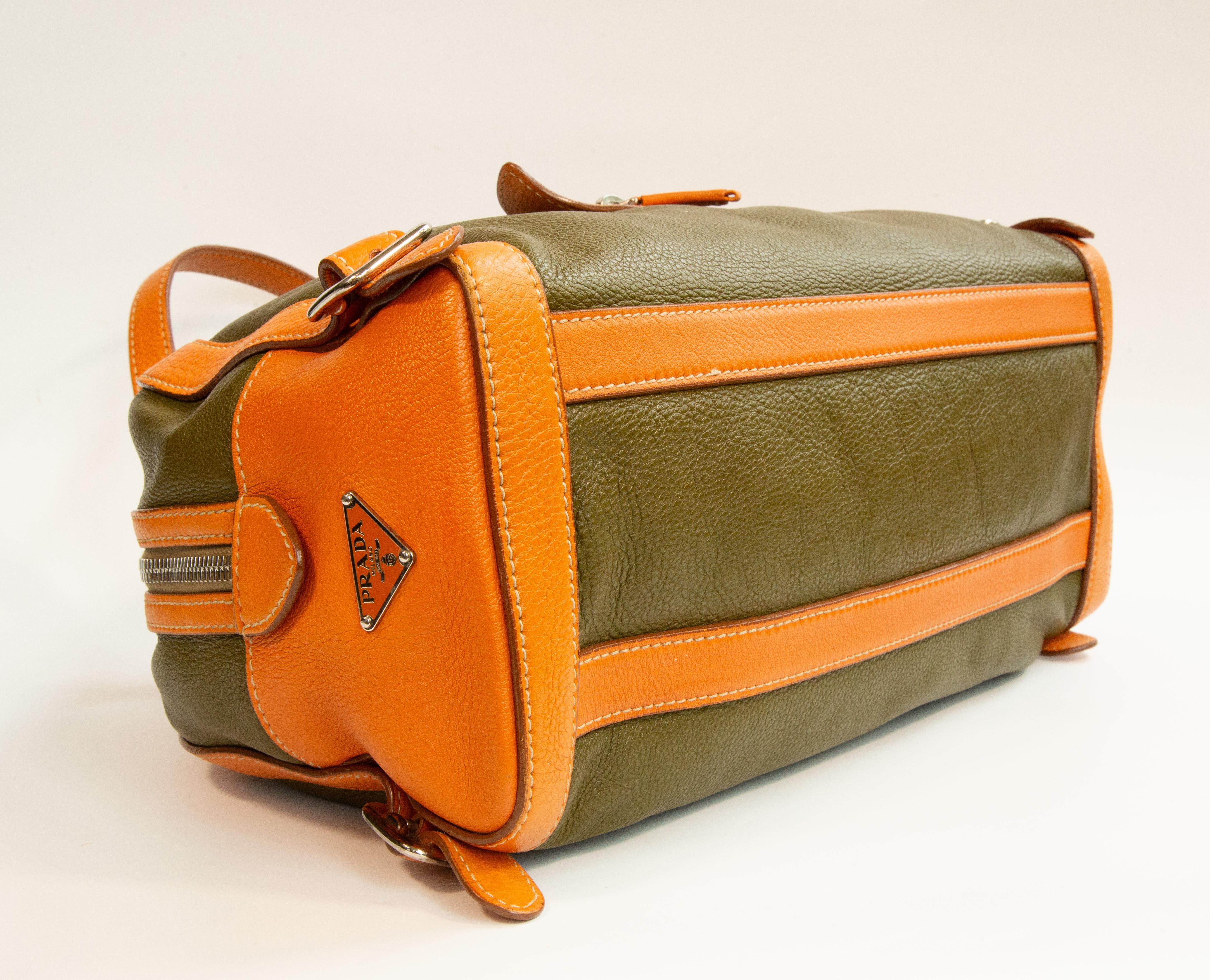 2000s Prada Green and Orange Leather Shoulder Bag For Sale 4