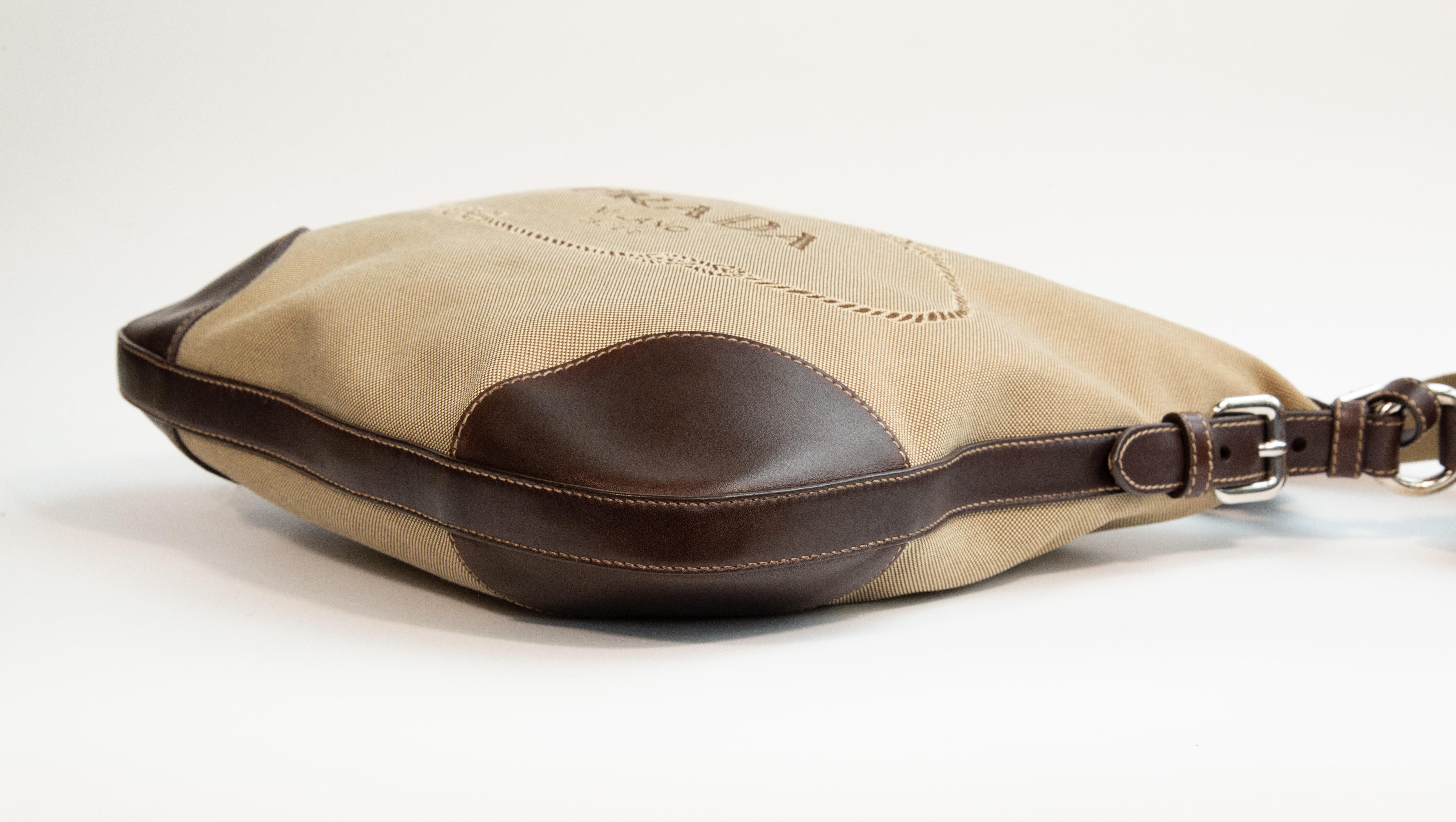 Borsa a tracolla in pelle e Jaquard di Prada degli anni 2000 in vendita 7