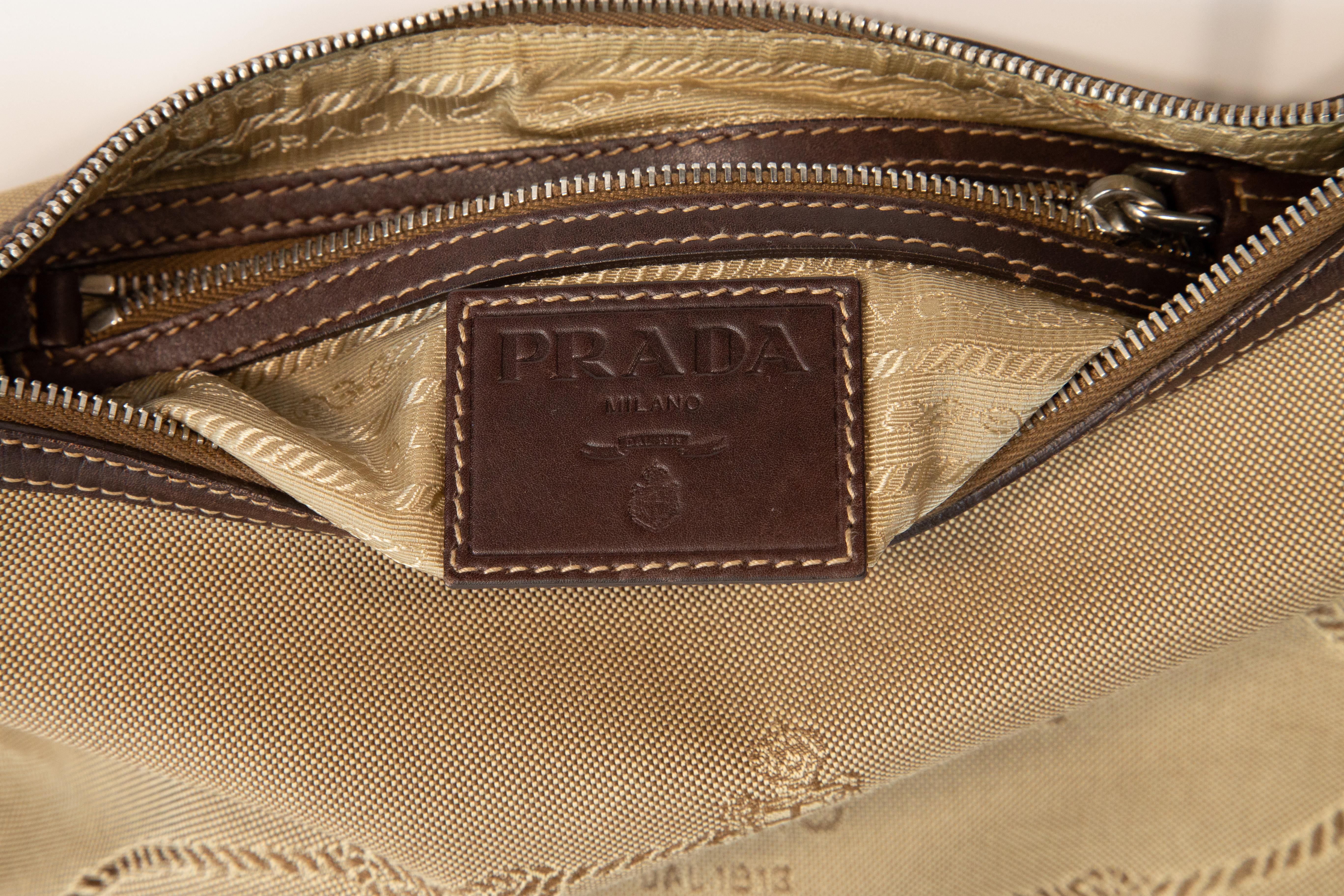 Borsa a tracolla in pelle e Jaquard di Prada degli anni 2000 in vendita 10