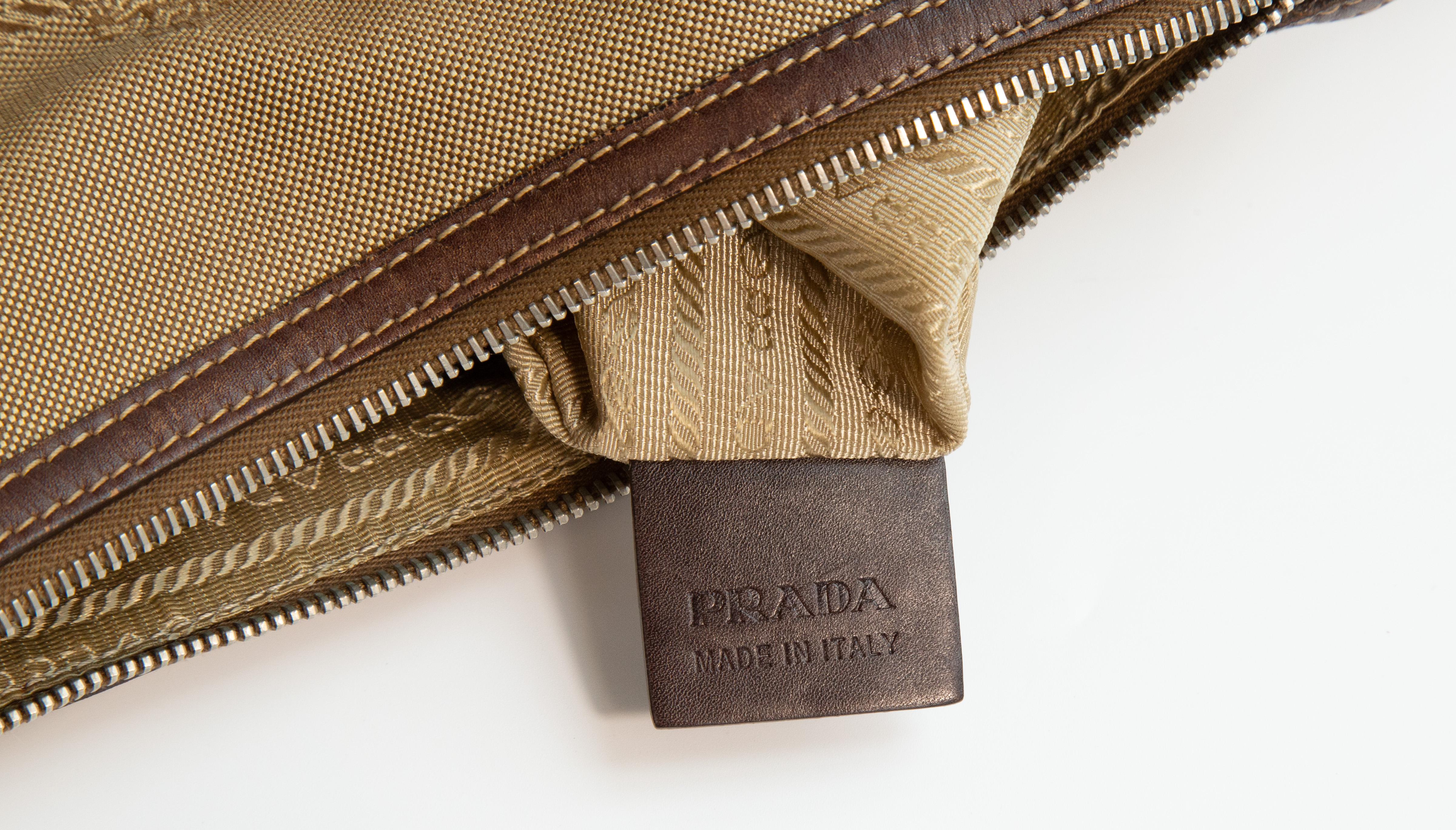 Borsa a tracolla in pelle e Jaquard di Prada degli anni 2000 in vendita 11