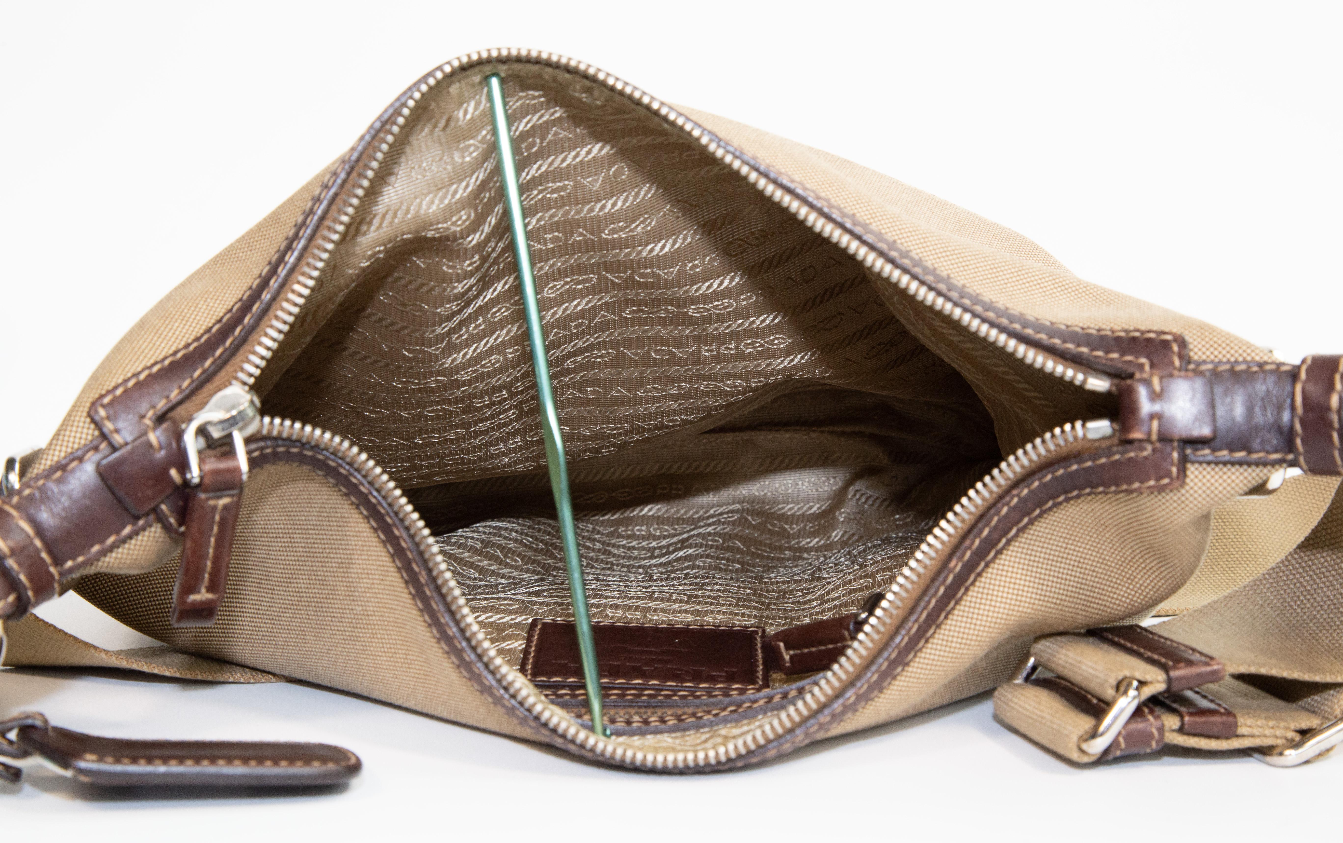 Borsa a tracolla in pelle e Jaquard di Prada degli anni 2000 in vendita 13