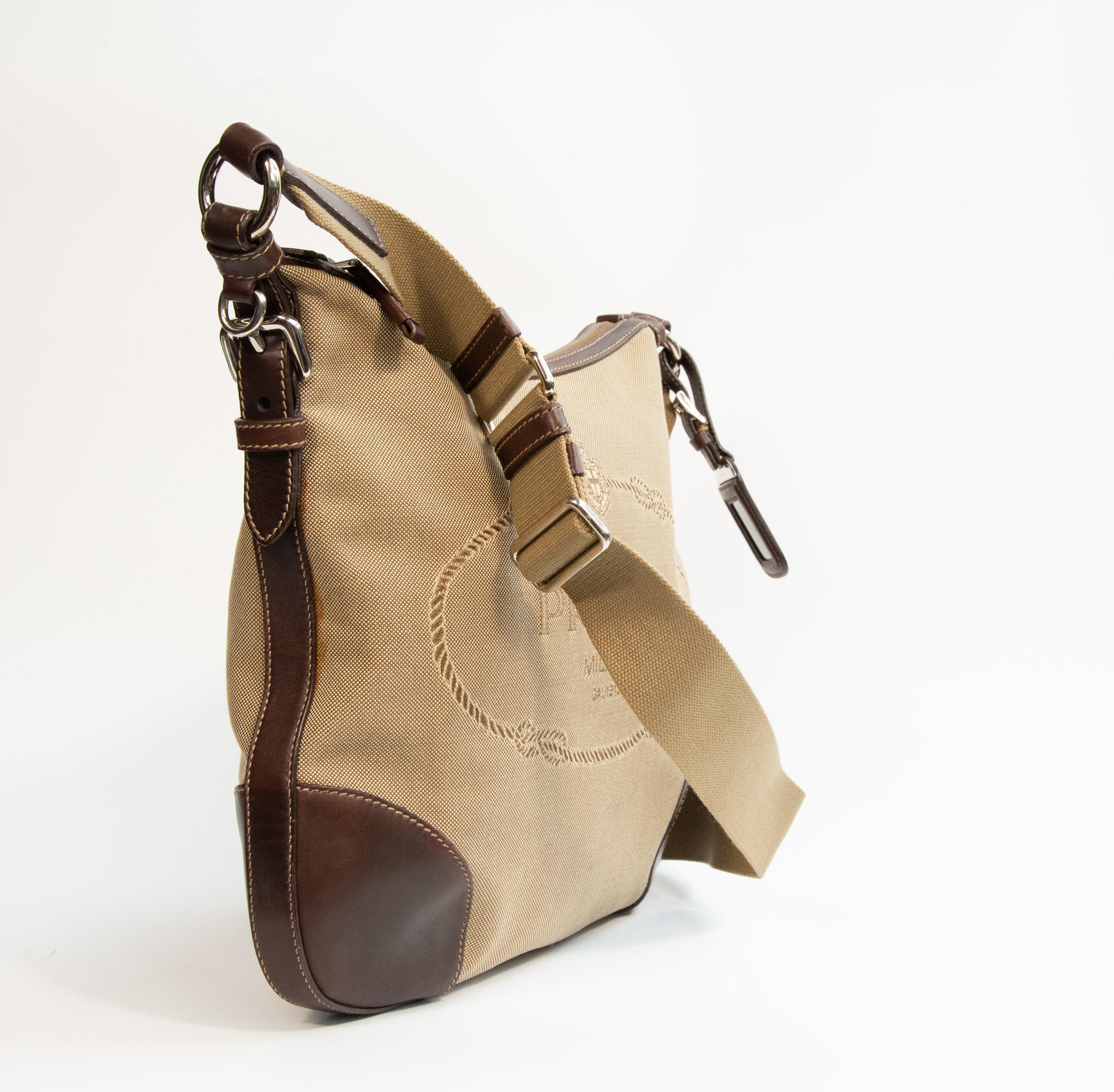 Borsa a tracolla in pelle e Jaquard di Prada degli anni 2000 in vendita 1