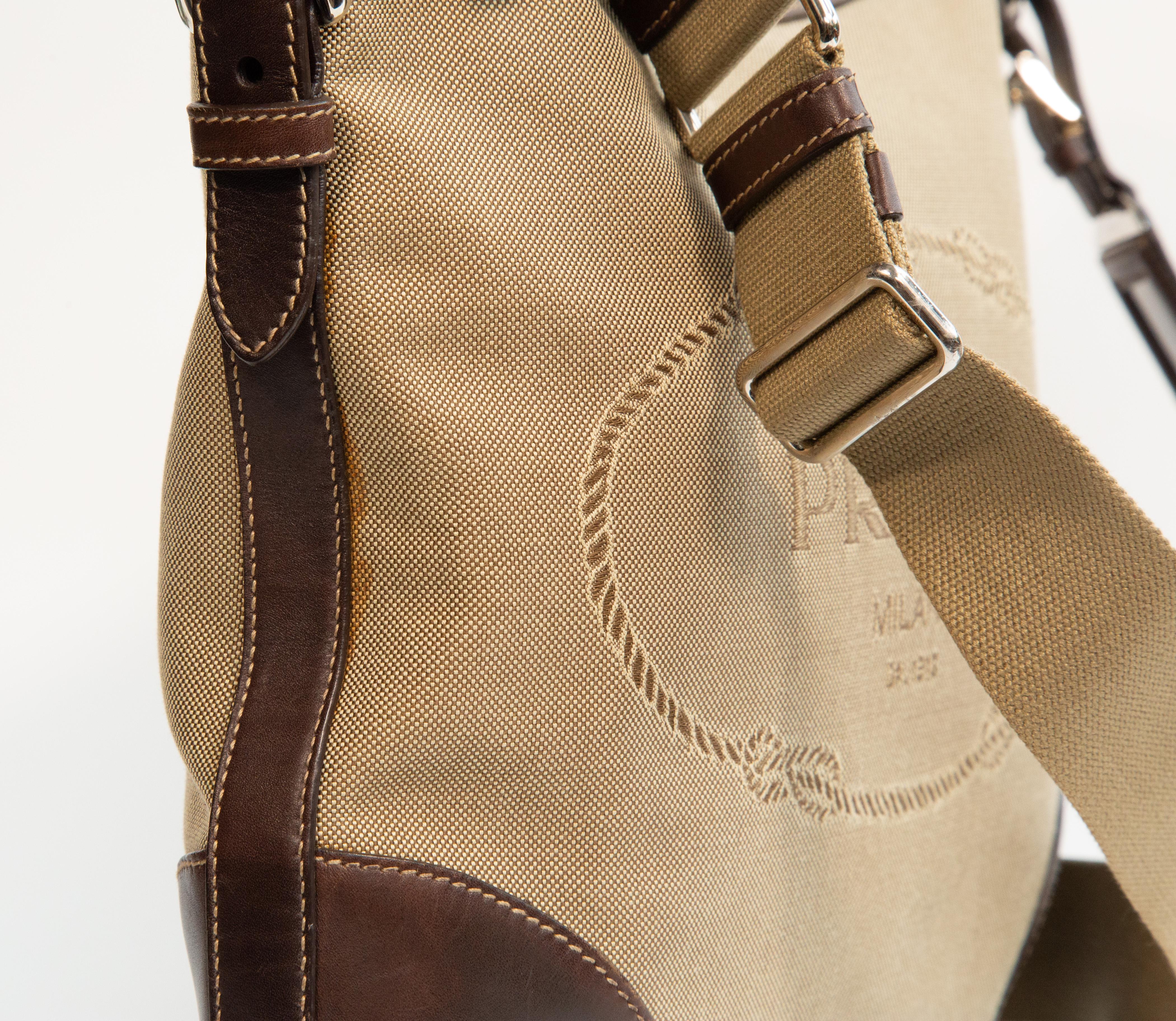 Borsa a tracolla in pelle e Jaquard di Prada degli anni 2000 in vendita 2