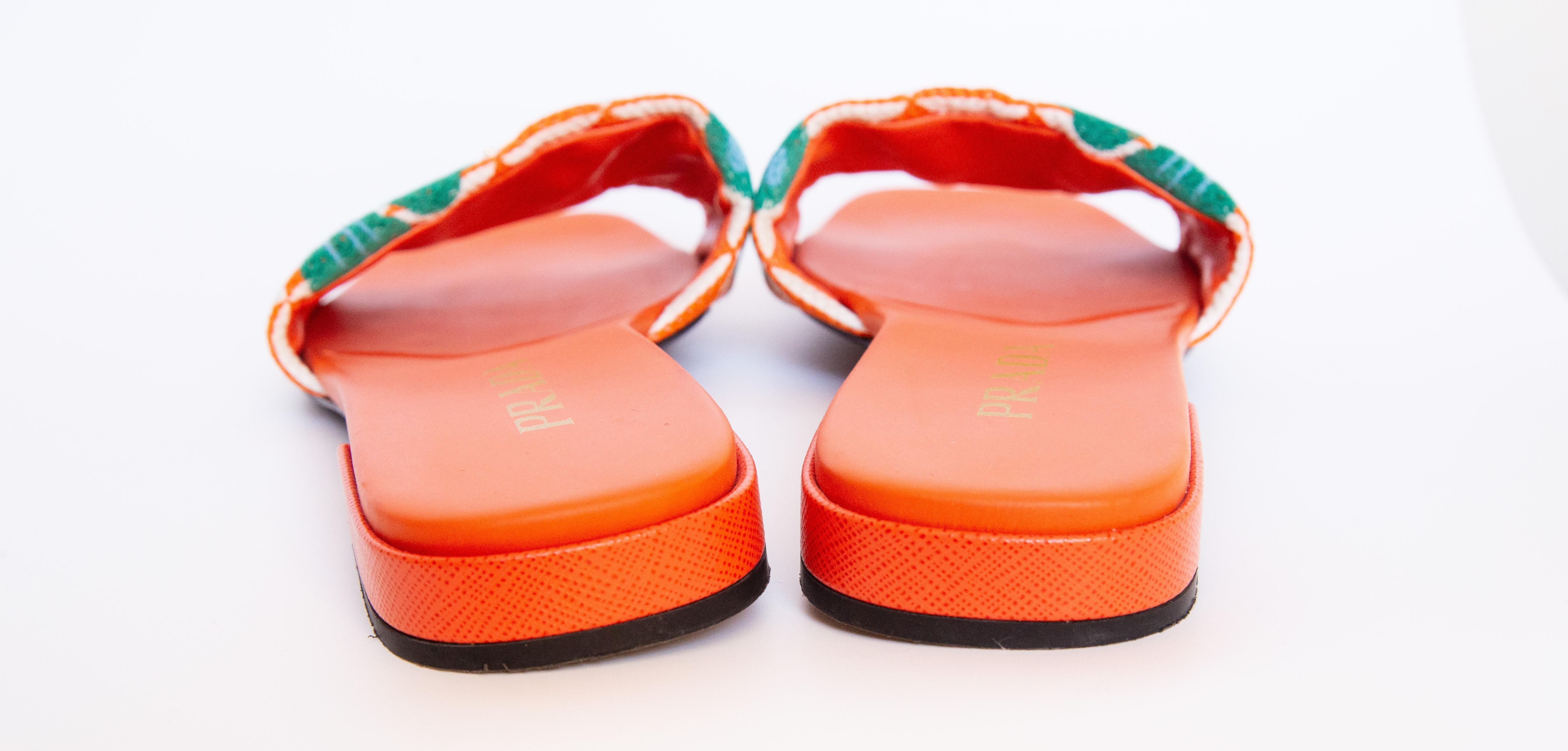 2000s Prada Orange Canvas and Leather Slides (Sandales en toile et cuir) en vente 1