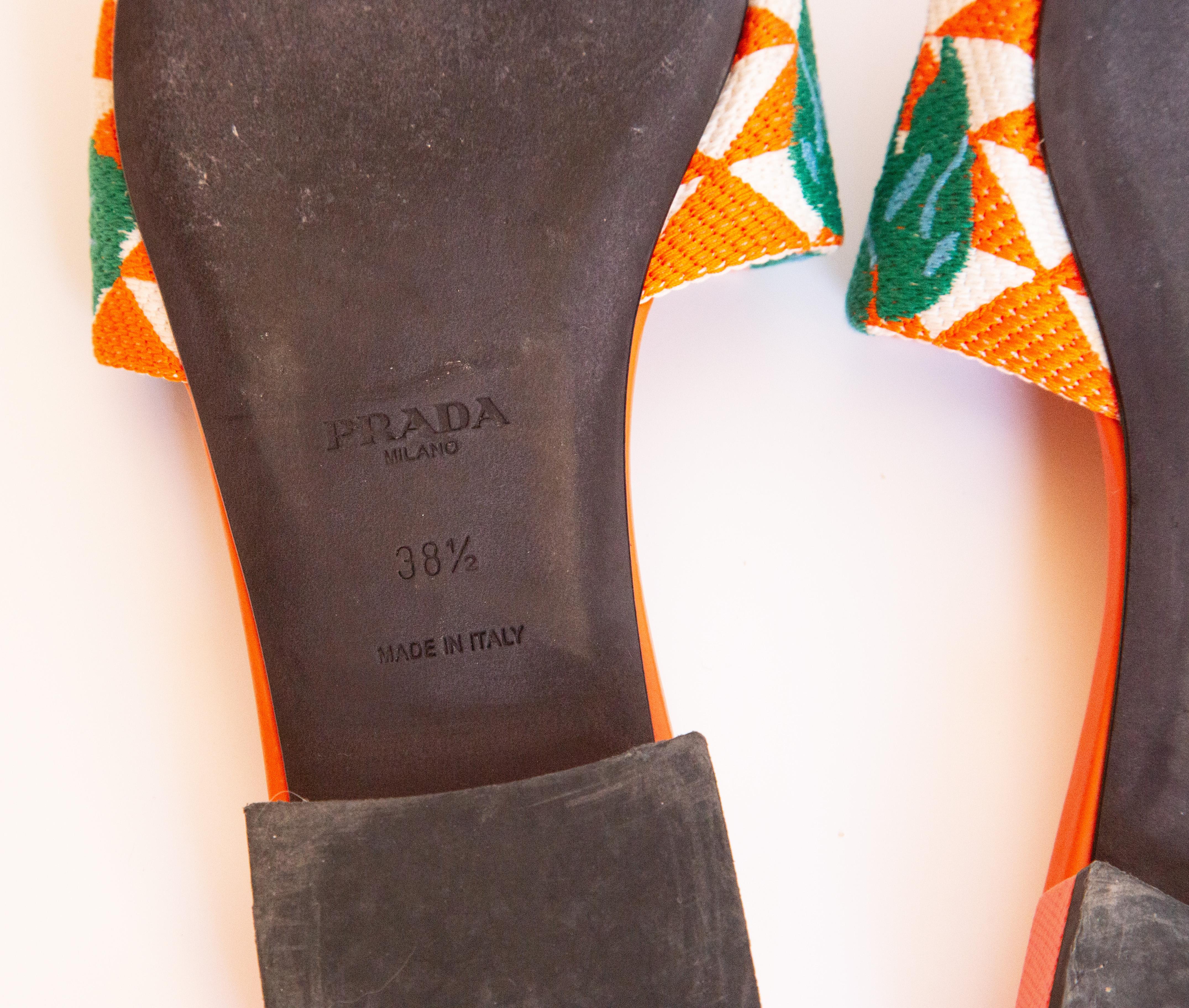 2000s Prada Orange Canvas and Leather Slides (Sandales en toile et cuir) en vente 3