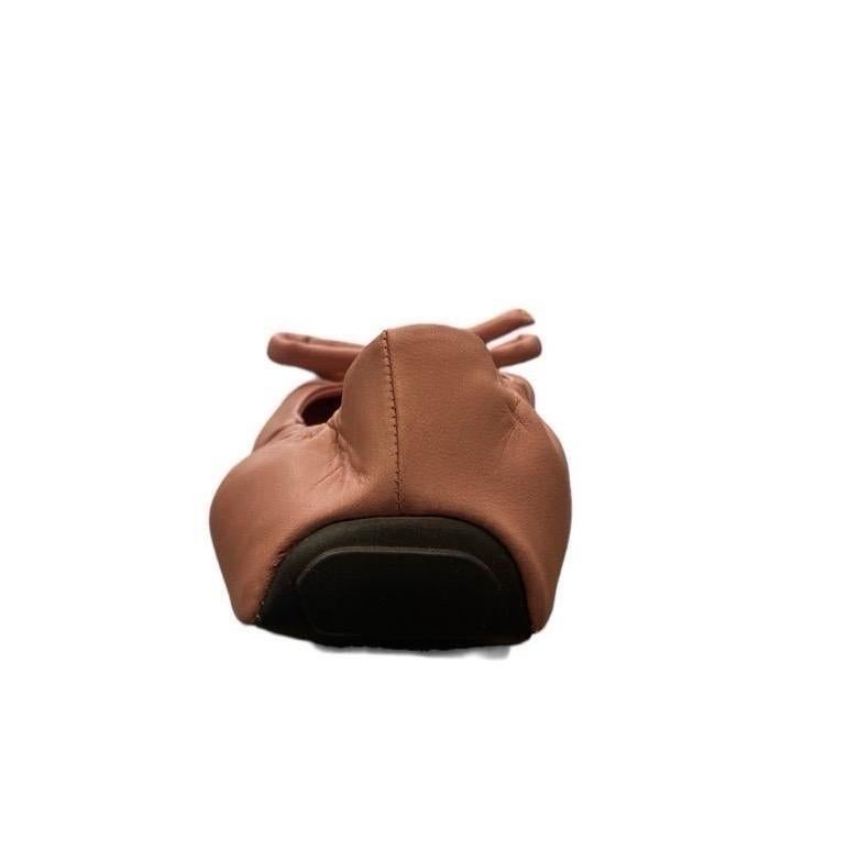 Marron 2000S PRADA Chaussures de ballet en cuir rose Dead Stock en vente