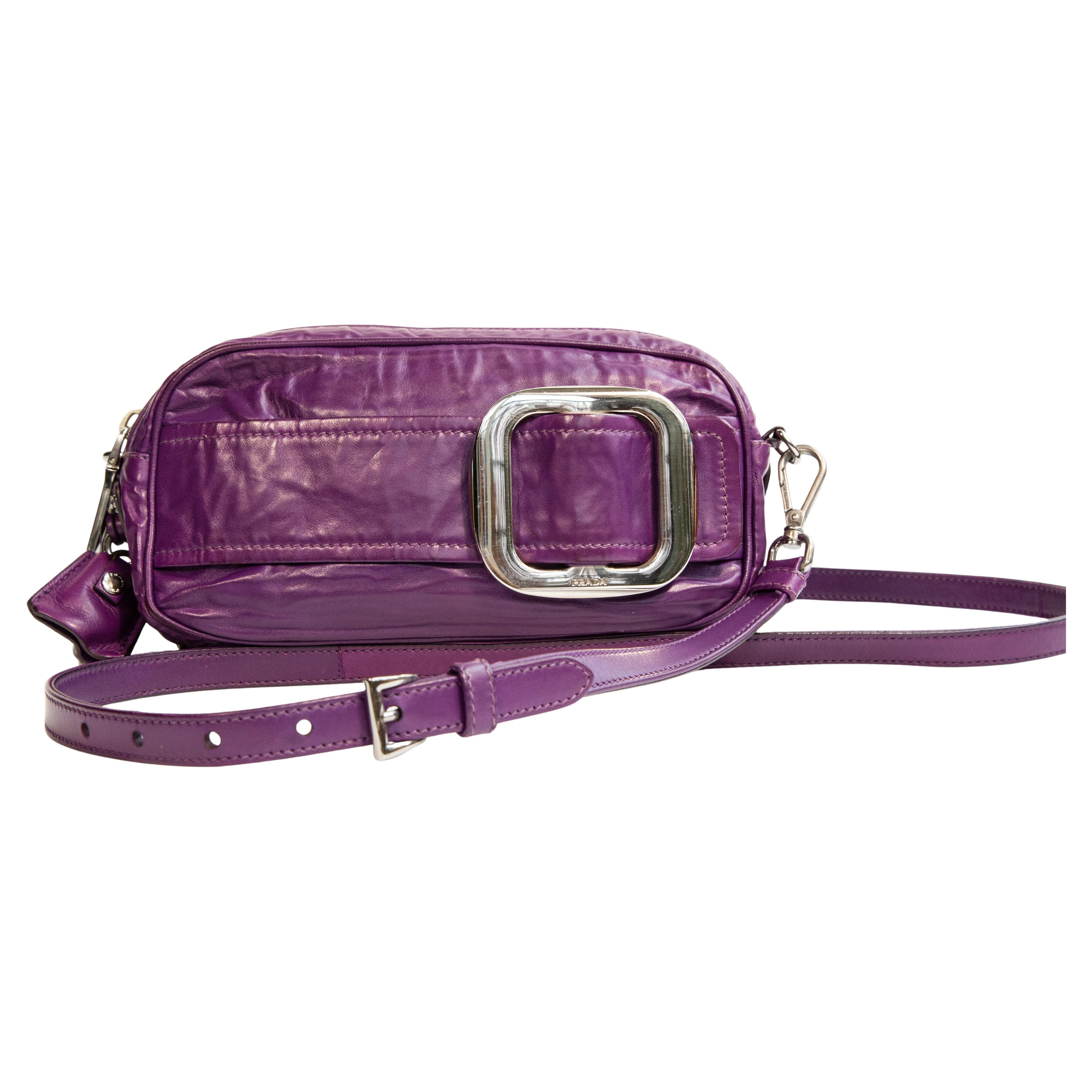 Borsa a tracolla in pelle viola di Prada degli anni 2000 Clutch in vendita
