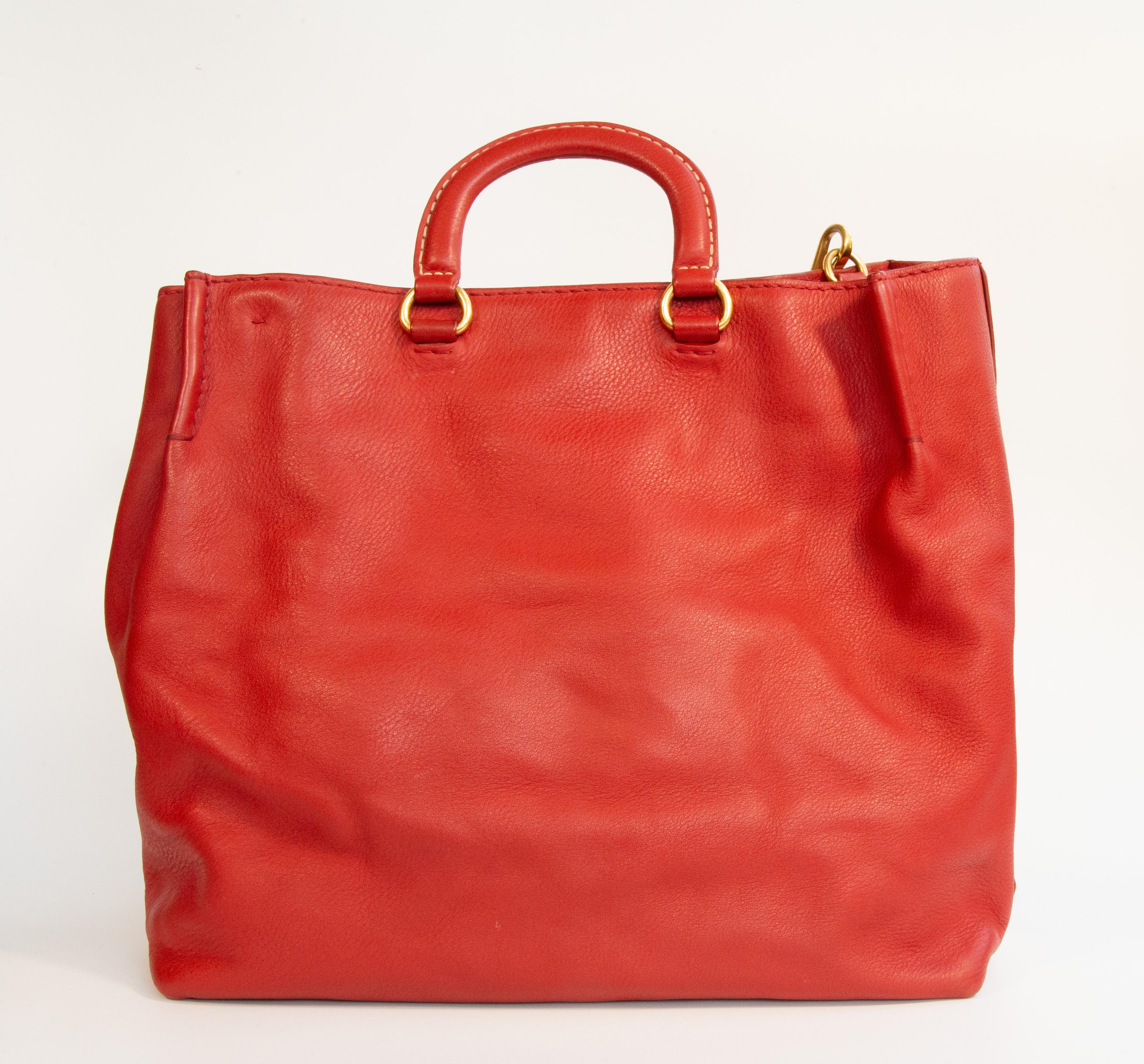 2000er Prada Rote Ledertasche 2-Wege-Tasche im Zustand „Gut“ im Angebot in Arnhem, NL