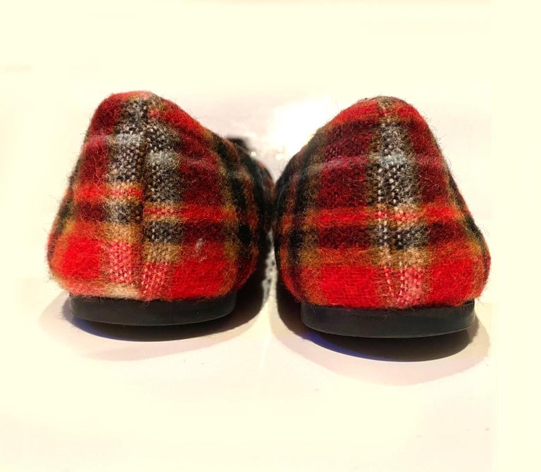 Ballerine Prada anni 2000 in lana tartan e piume gioiello in