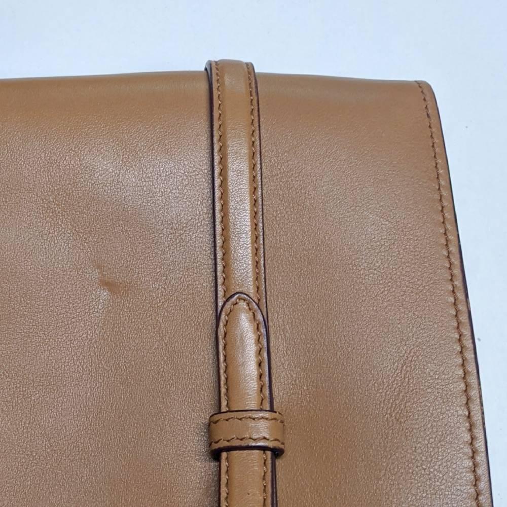 2000s Prada Vintage beige leather shoulder bag with purple contrasting details For Sale 2
