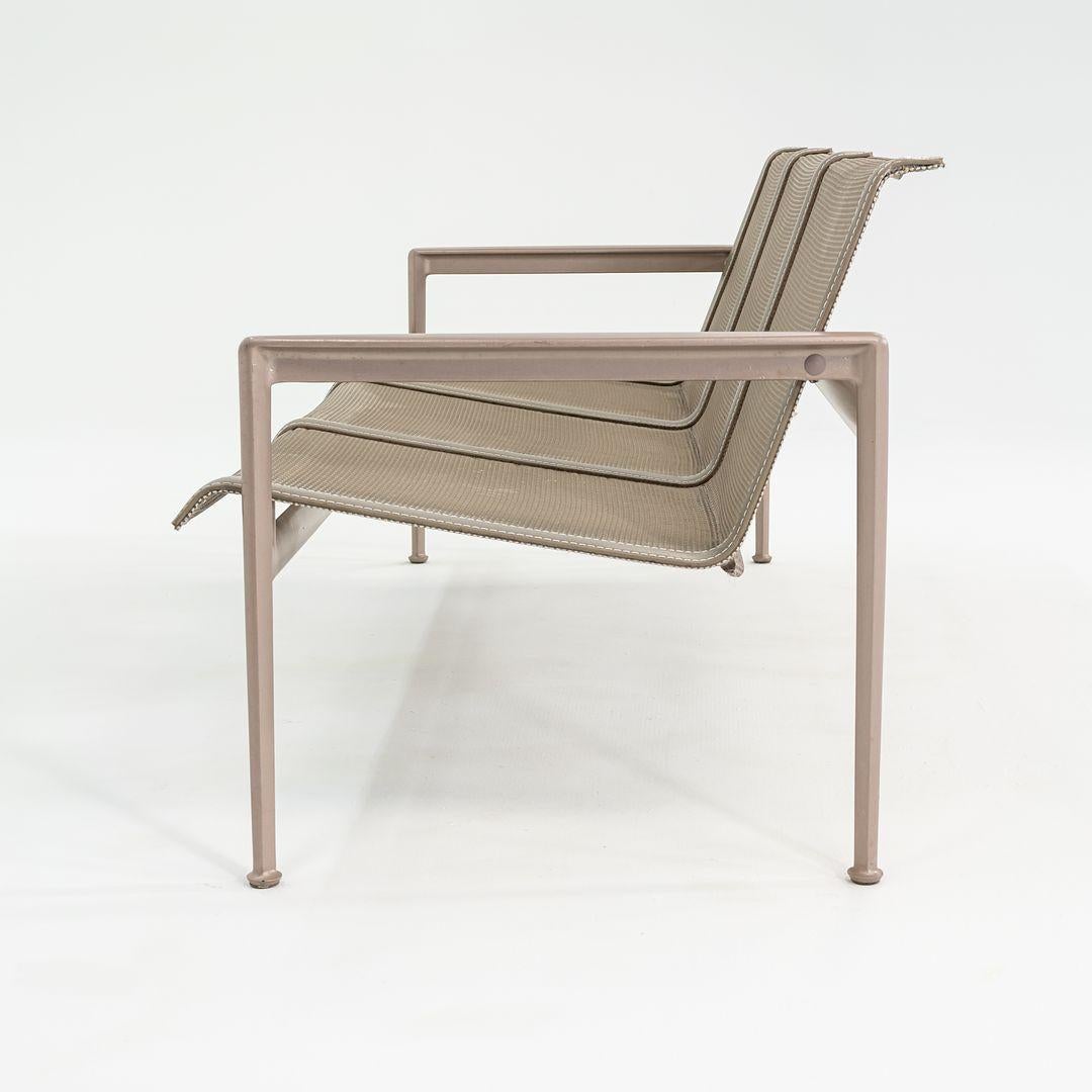 2000er Richard Schultz für Knoll 1966er Serie 3-Sitzer Sofa für draußen mit beigefarbenem Mesh (Moderne) im Angebot