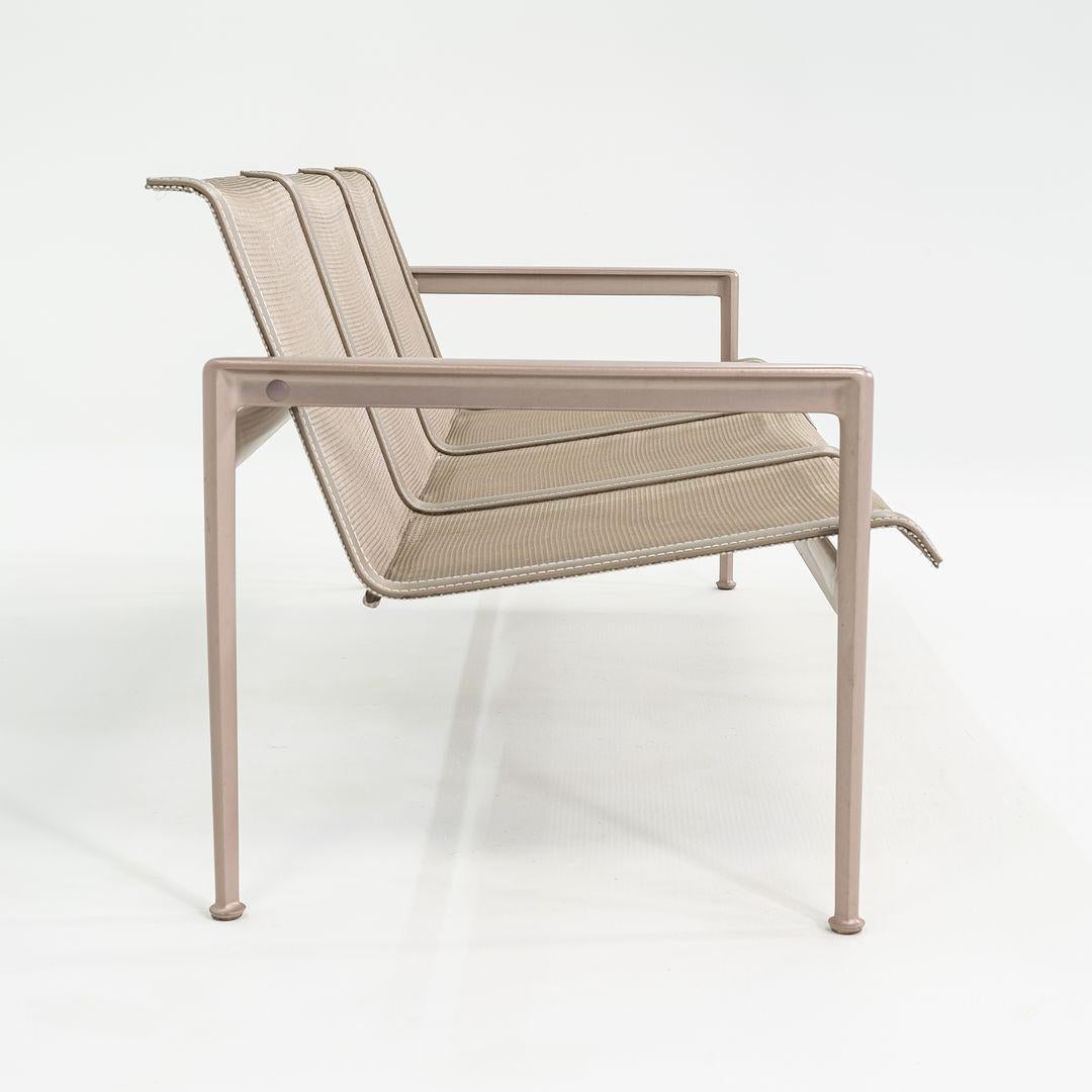 2000er Richard Schultz für Knoll 1966er Serie 3-Sitzer Sofa für draußen mit beigefarbenem Mesh (amerikanisch) im Angebot