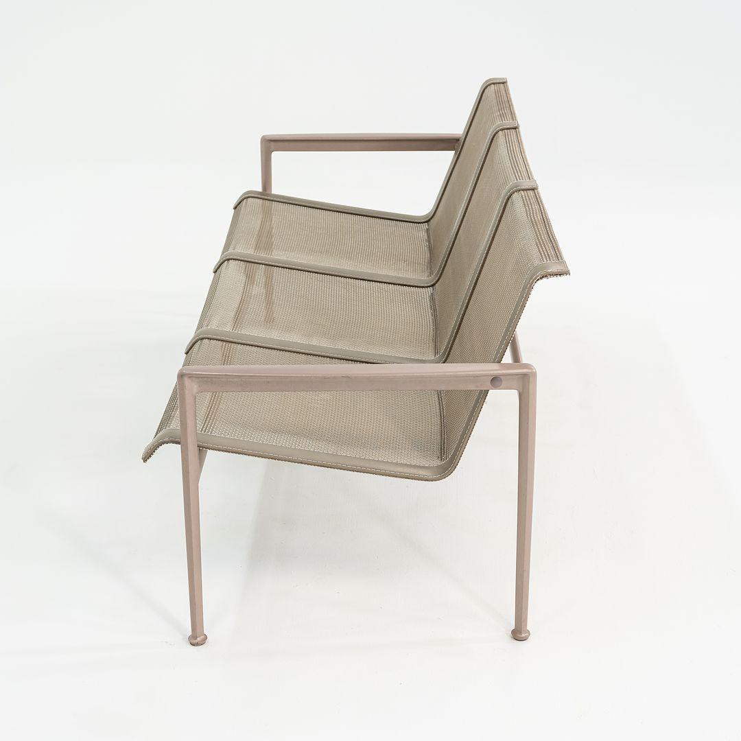 2000er Richard Schultz für Knoll 1966er Serie 3-Sitzer Sofa für draußen mit beigefarbenem Mesh im Zustand „Gut“ im Angebot in Philadelphia, PA