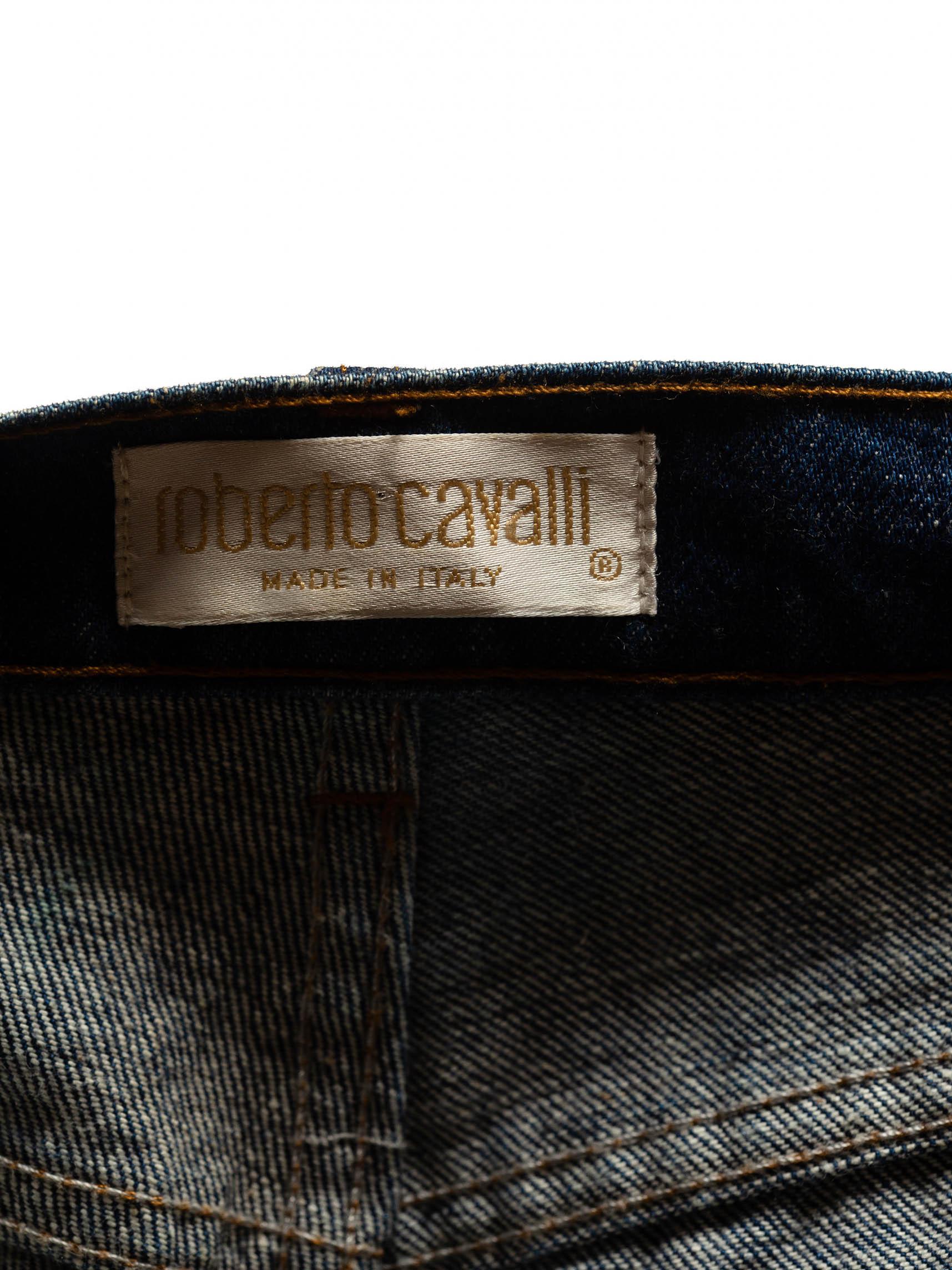 ROBERTO CAVALLI Jean en jean de coton bleu avec flamme perlée orange et or, années 2000 en vente 5
