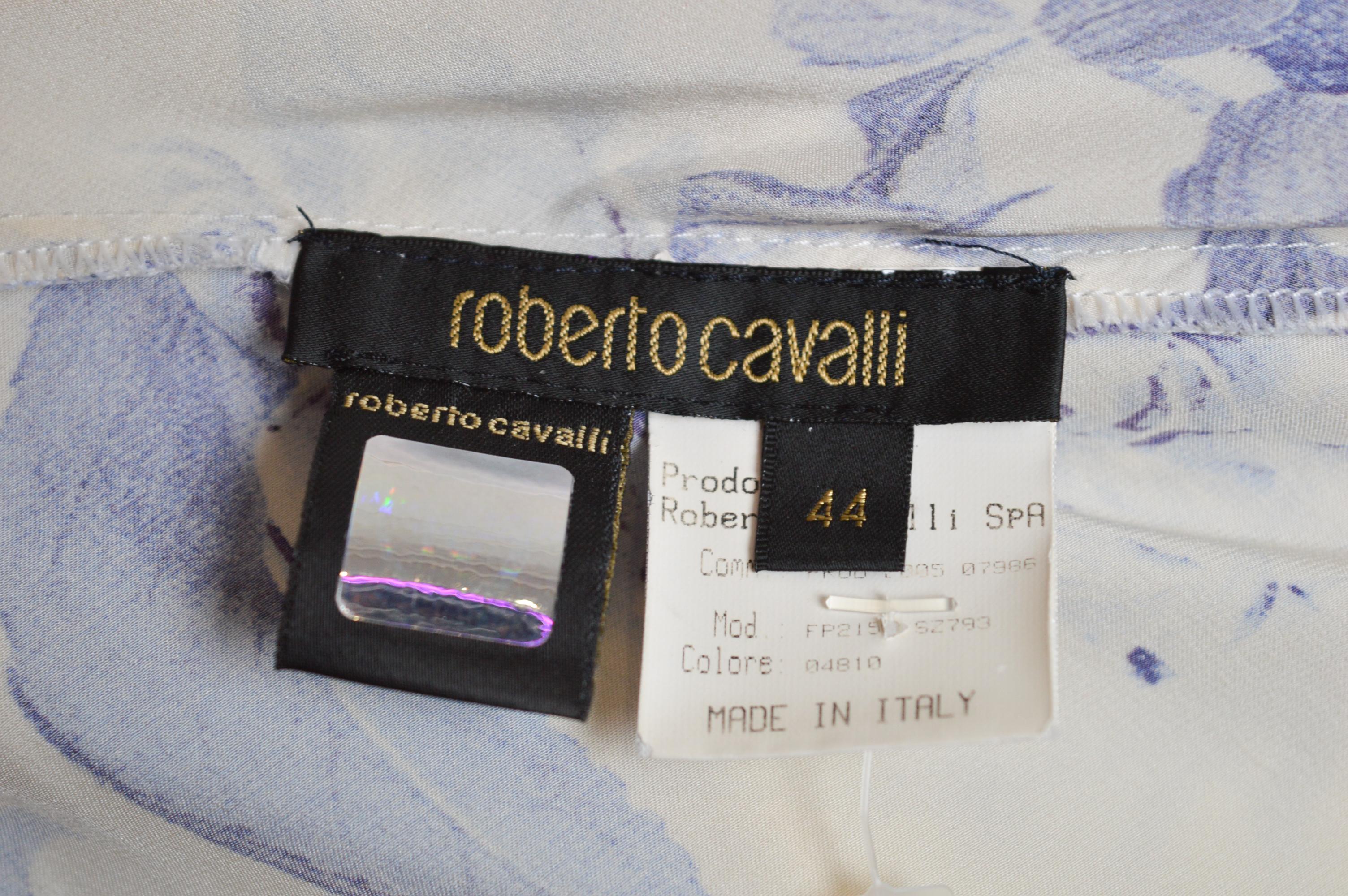 Abito da cocktail senza schienale in seta di Roberto Cavalli del 2000, blu, bianco e floreale. in vendita 7