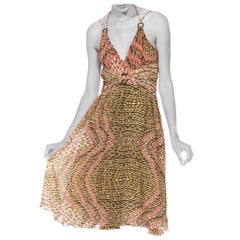 ROBERTO CAVALLI - Robe cannelée en mousseline de soie imprimée serpent rose et marron, années 2000