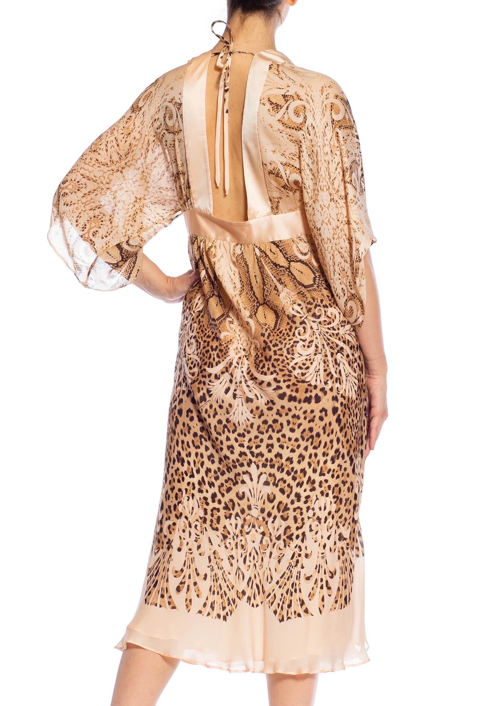 2000S ROBERTO Cavalli Robe tunique en soie imprimée léopard style kaftan en vente 2