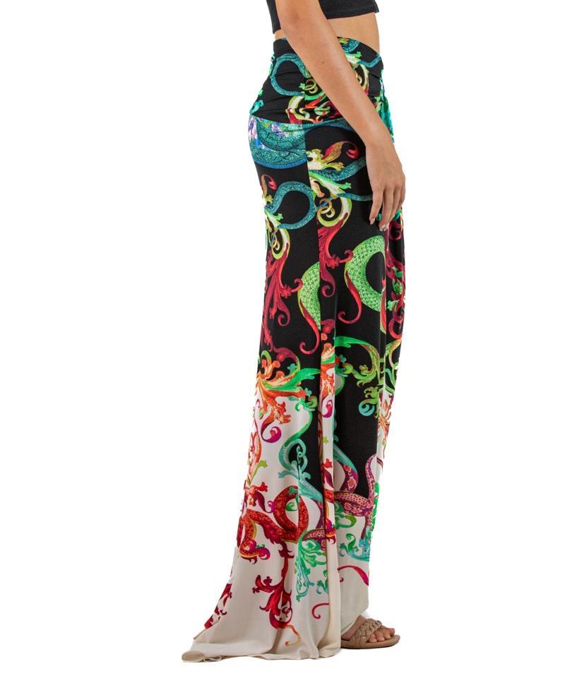 Marron Roberto Cavalli, jupe imprimée serpent gothique en jersey poly/Lycra, taille basse, années 2000 en vente