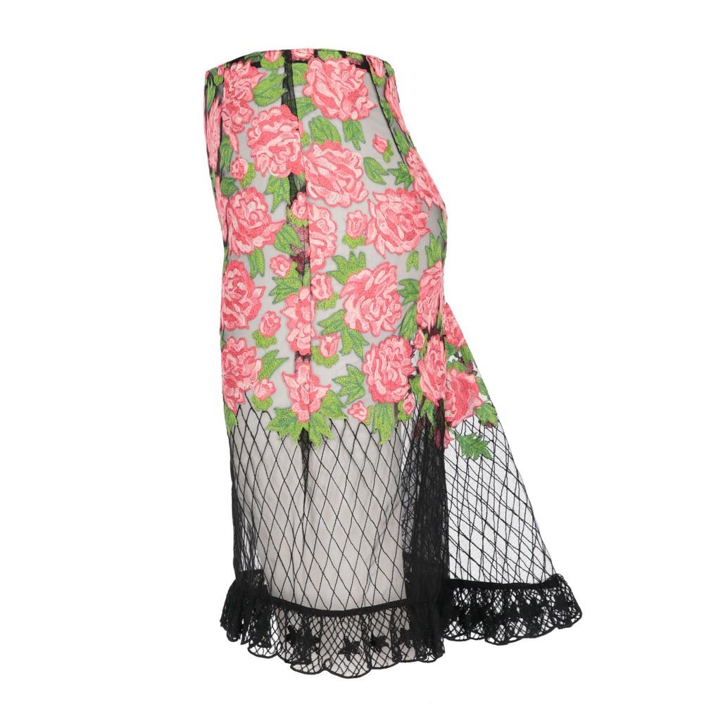 Roccobarocco black semi-transparent skirt with pink and green floral embroidery, flounce at the bottom and knee length.
Years: 2000’s

Made in Italy

Size: 42 IT

Flat measurements
Height: 59 cm
Waist: 32 cm