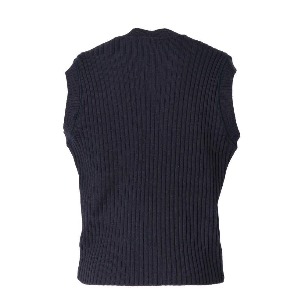 Romeo Gigli sleeveless blue wool blend vest. Frontal fabric, back ribbed knitwear. V neck.

Size: 48 IT

Flat measurements
Height: 60 cm
Bust: 50 cm

Product code: X0352

Composition: Wool - Polyester

Made in: Italy

Condition: Good conditions
